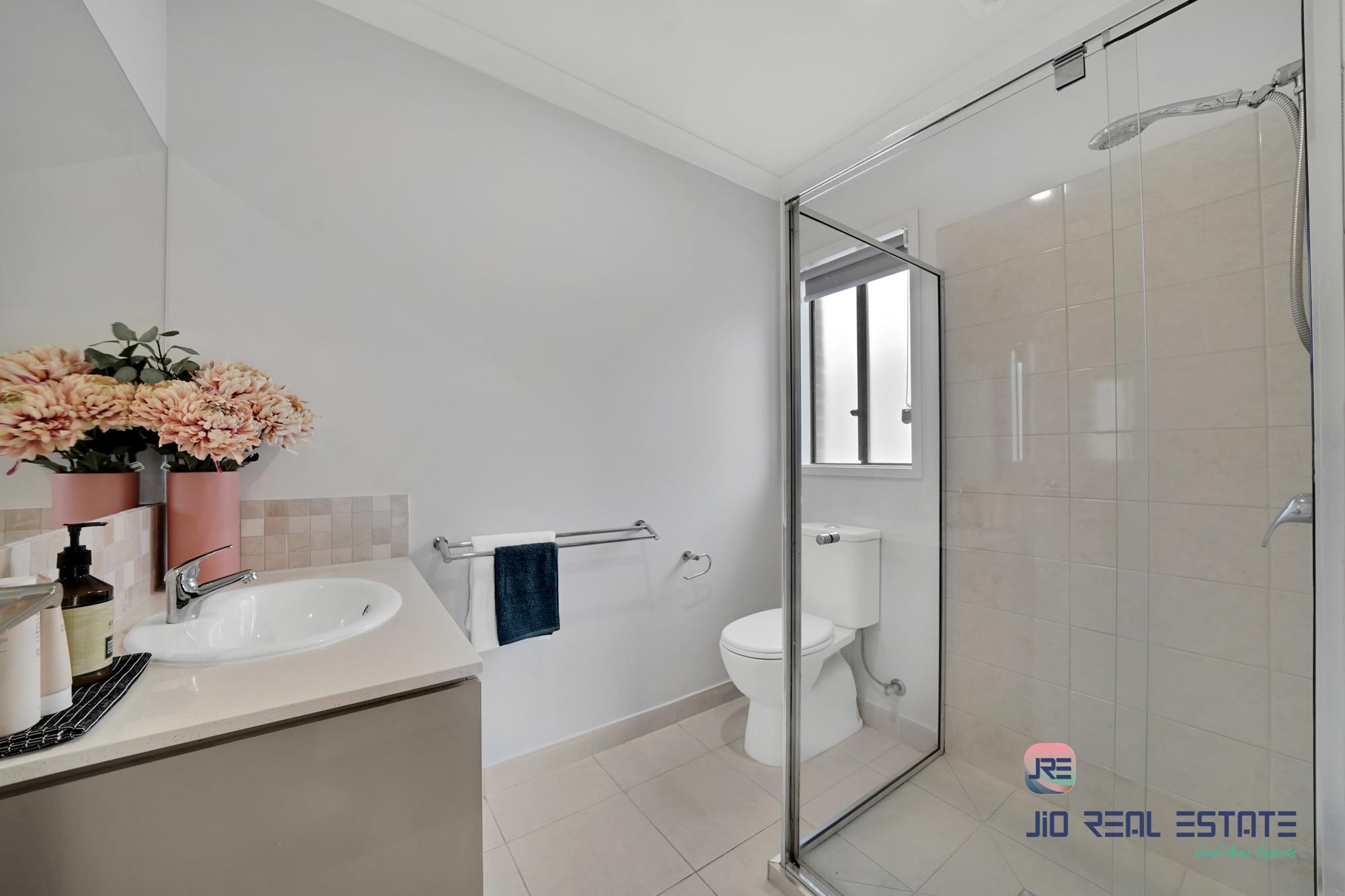 16 Macalister Grove, Cobblebank VIC