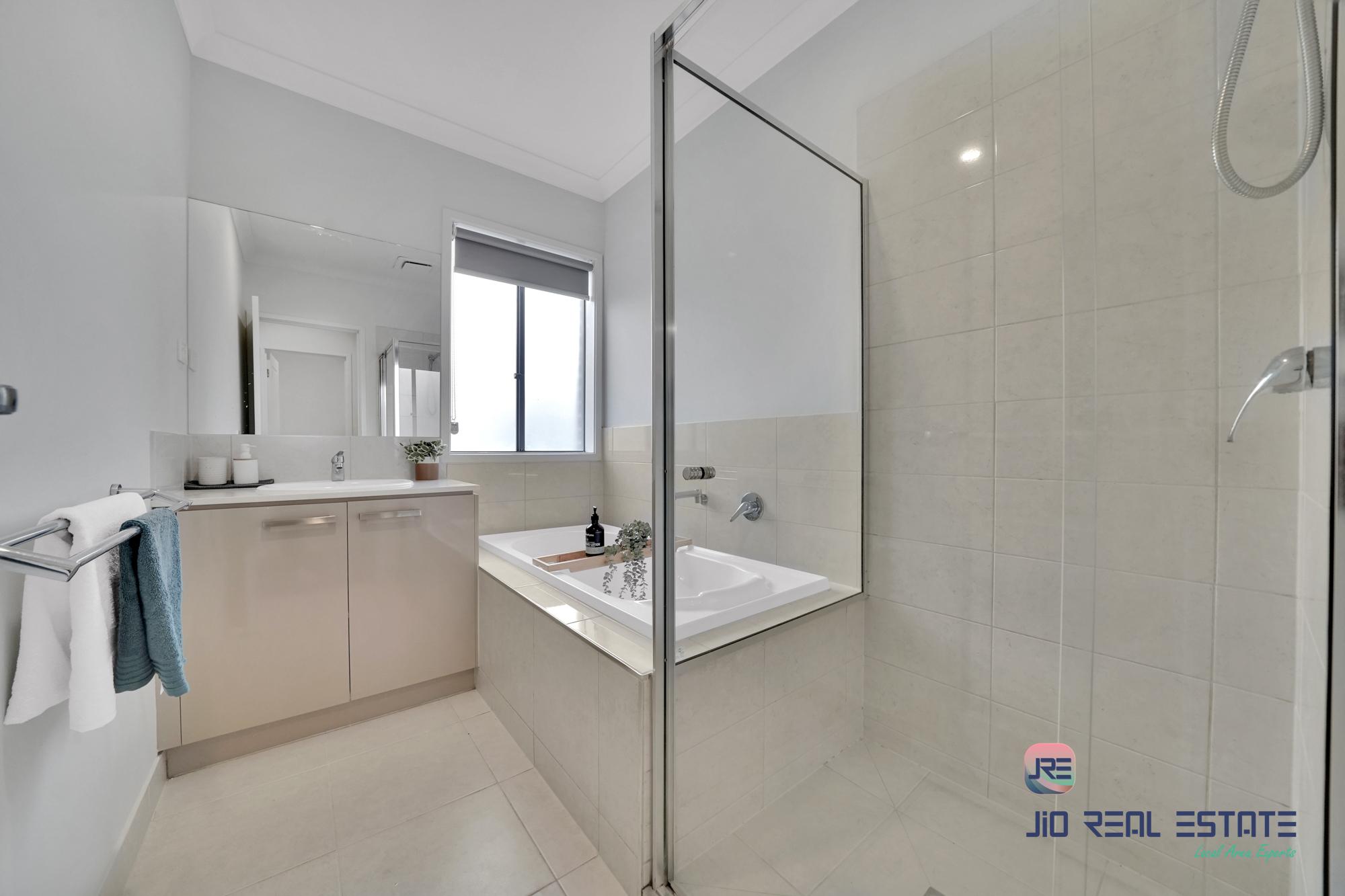 16 Macalister Grove, Cobblebank VIC