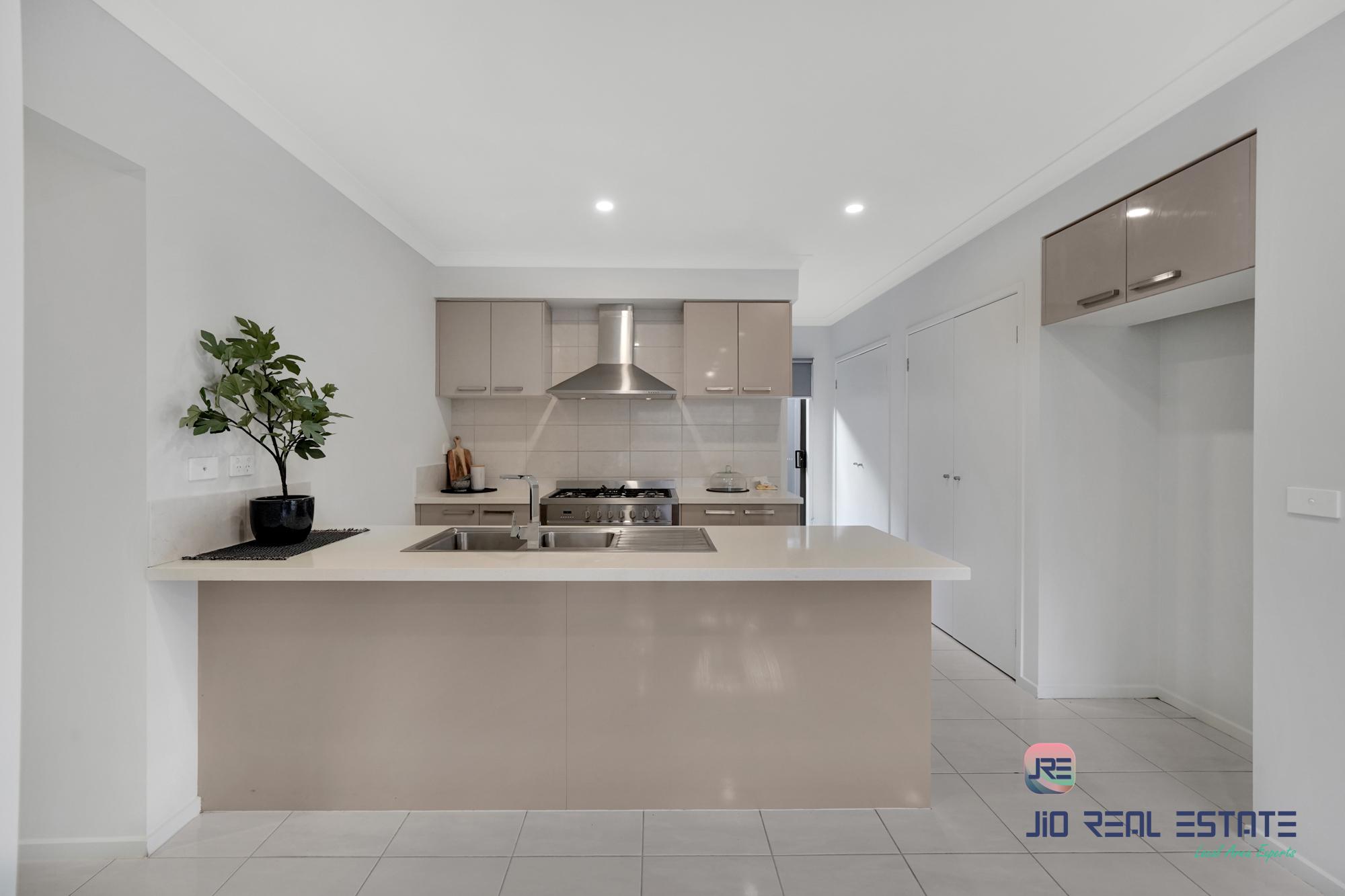 16 Macalister Grove, Cobblebank VIC