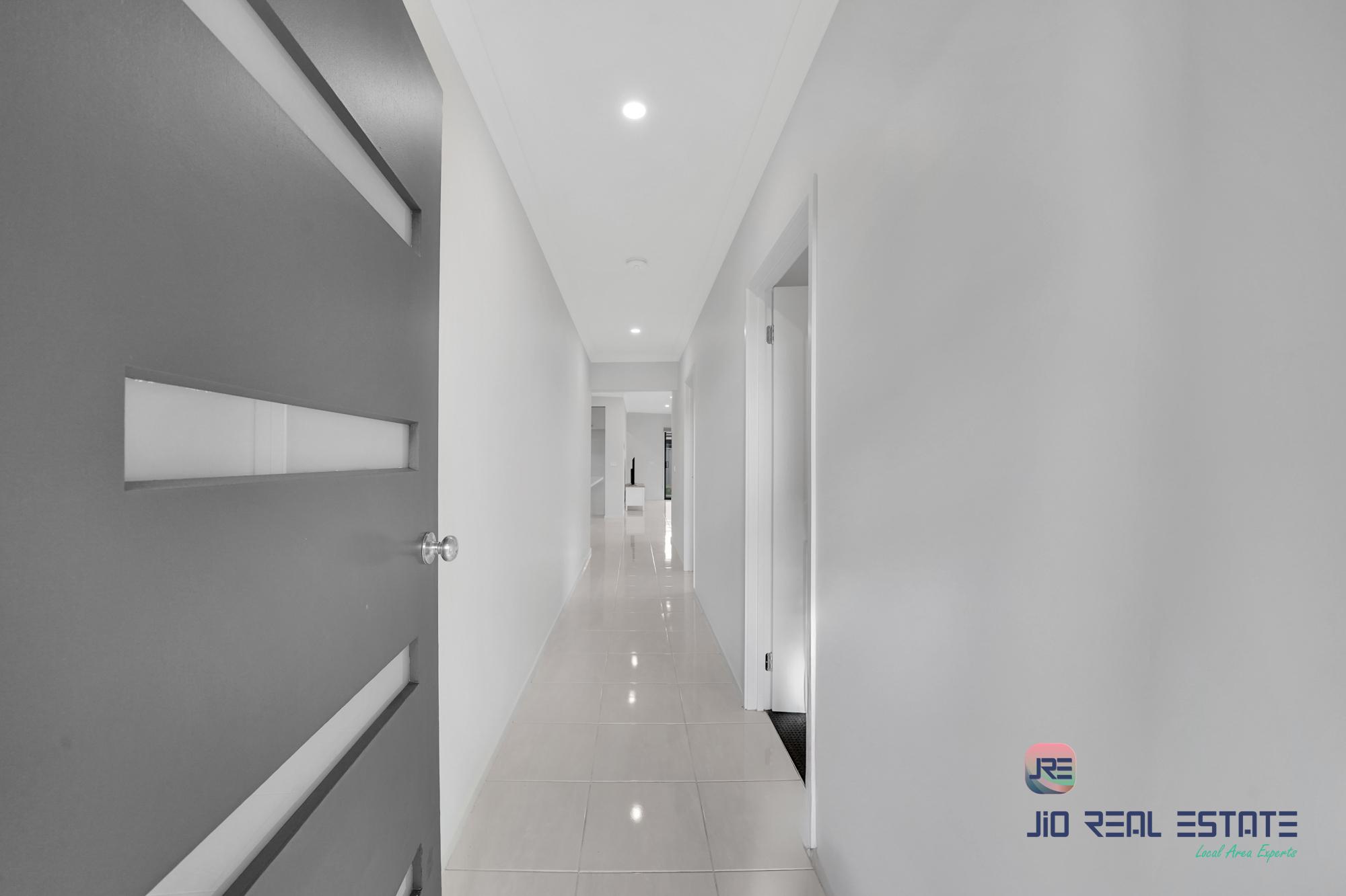 16 Macalister Grove, Cobblebank VIC