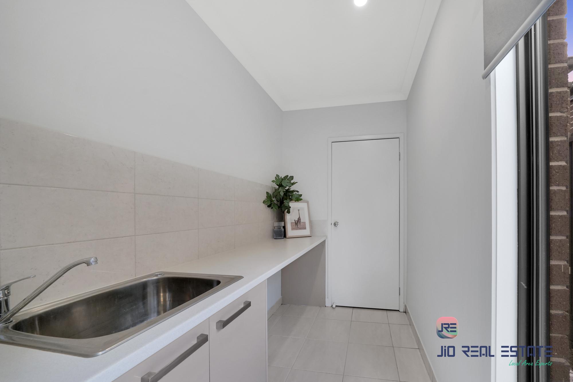 16 Macalister Grove, Cobblebank VIC