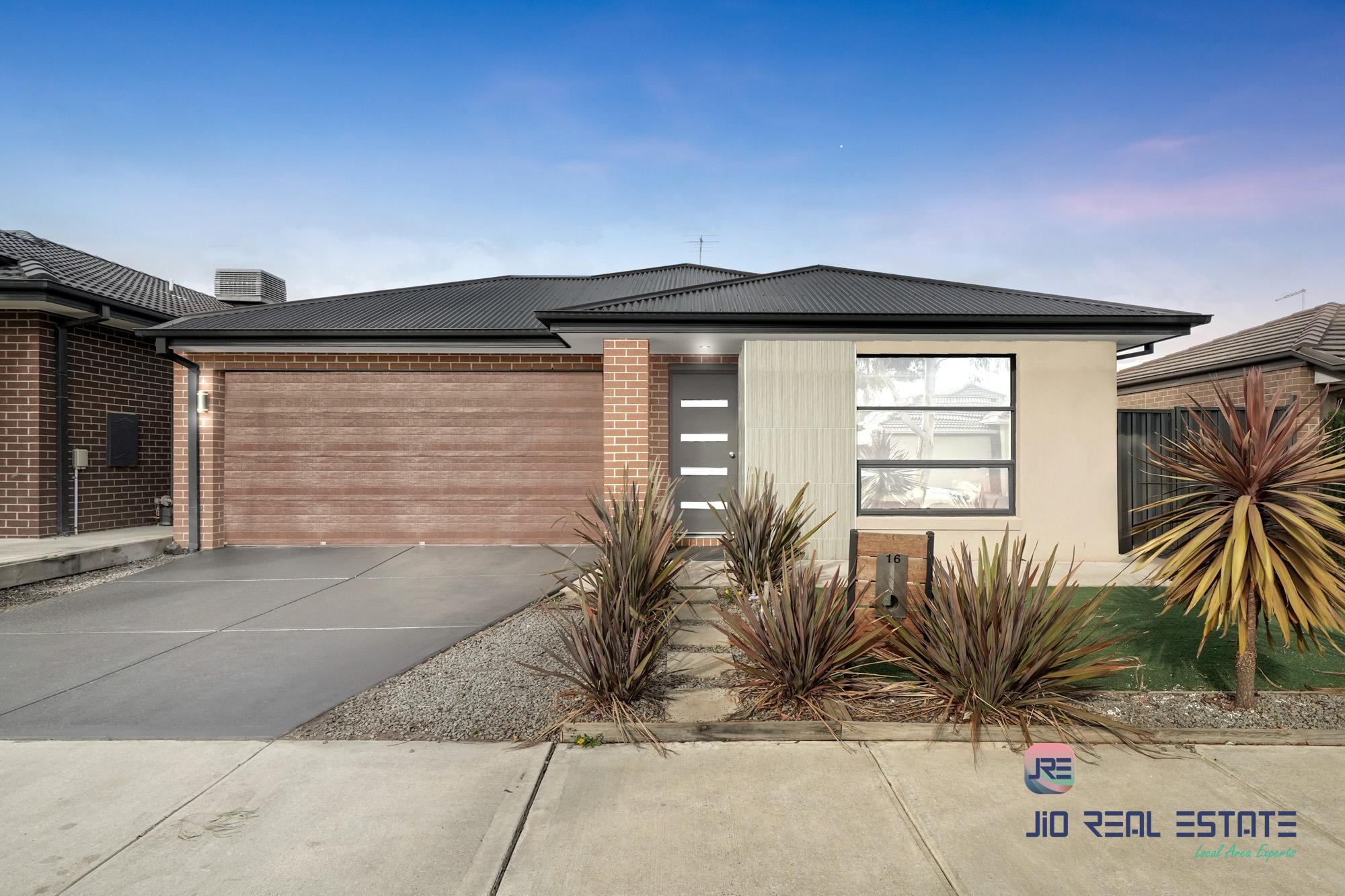 16 Macalister Grove, Cobblebank VIC