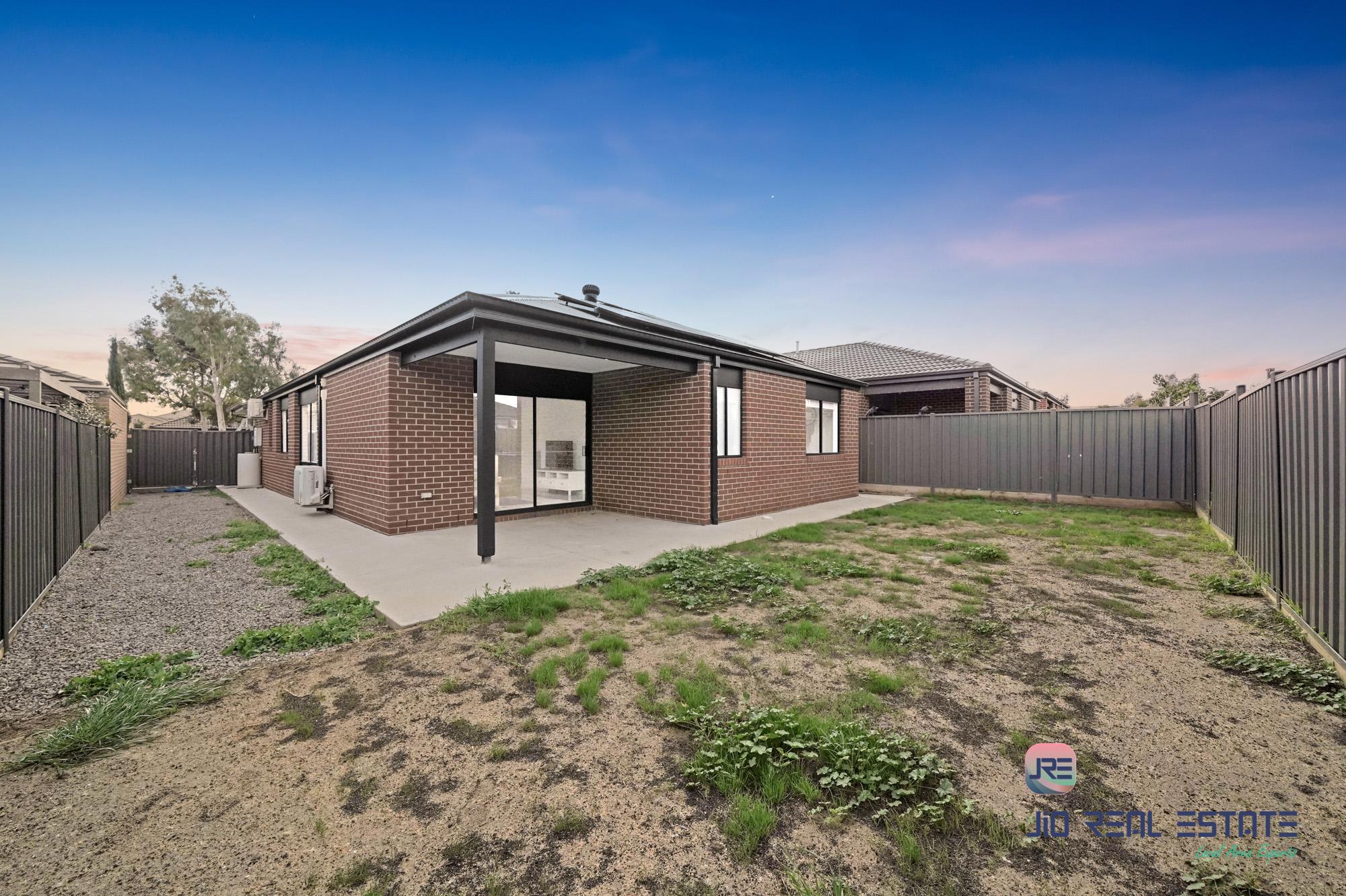 16 Macalister Grove, Cobblebank VIC