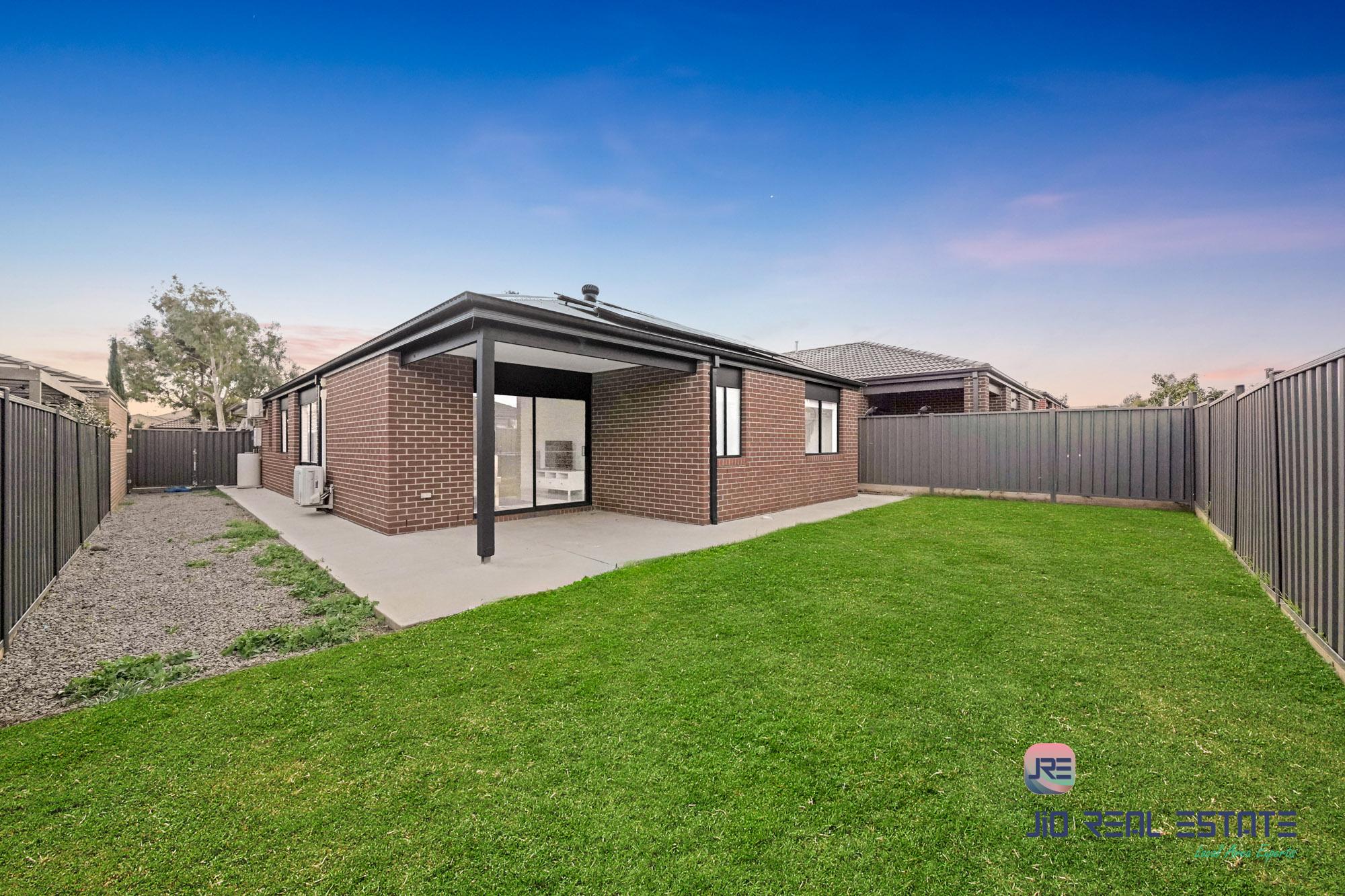 16 Macalister Grove, Cobblebank VIC