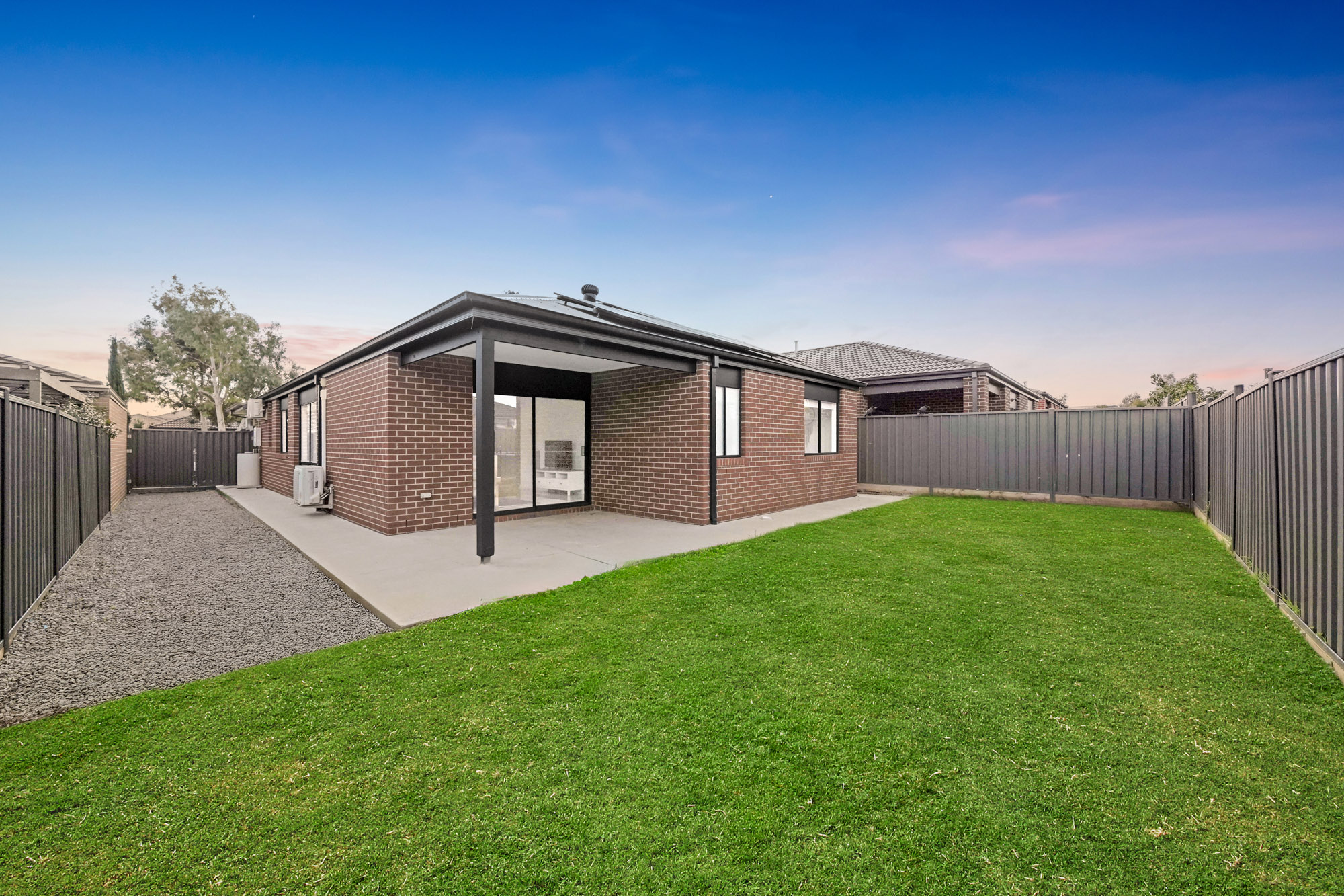 16 Macalister Grove, Cobblebank VIC