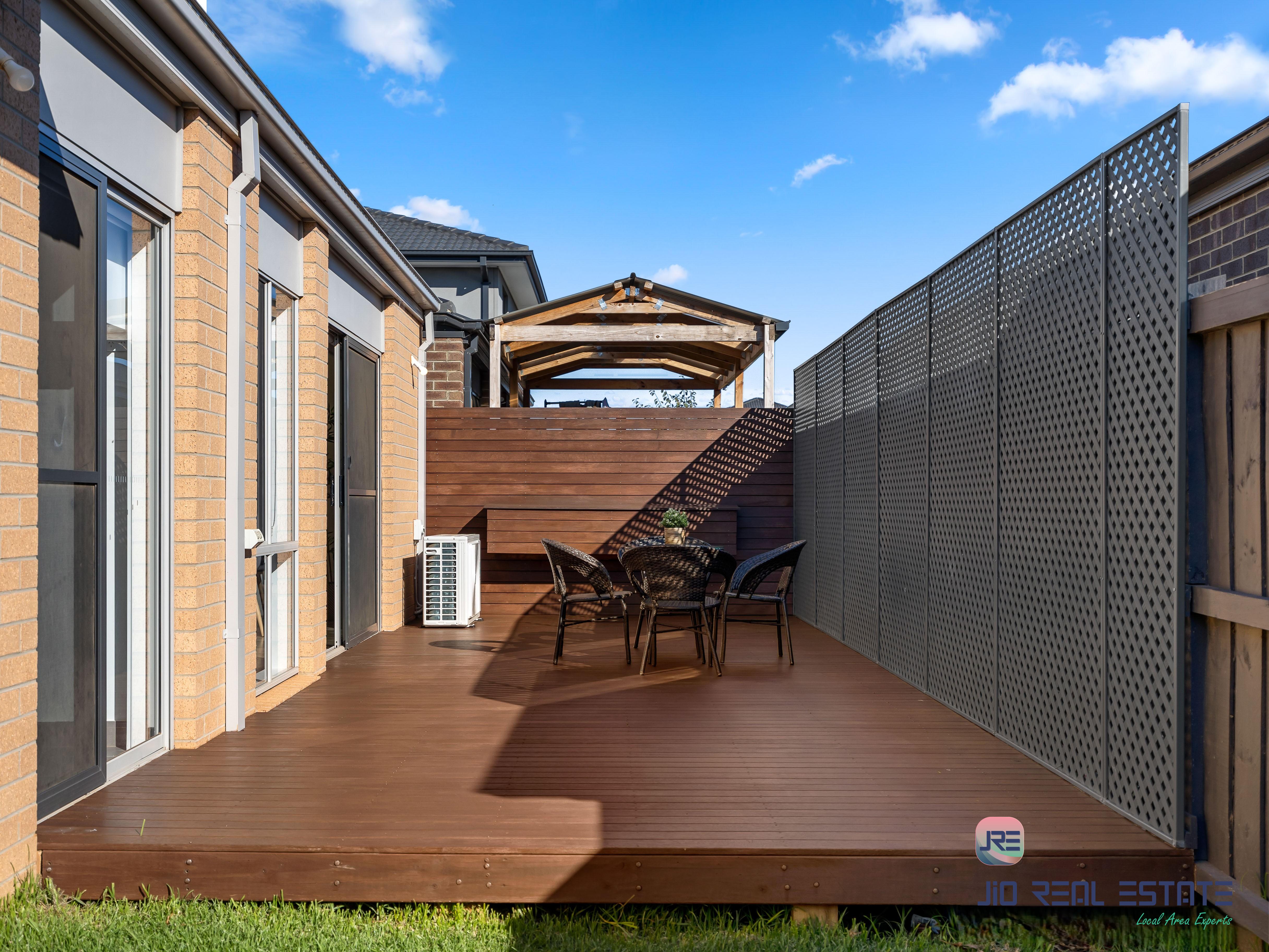 2 Blackscroft Road, Thornhill Park VIC