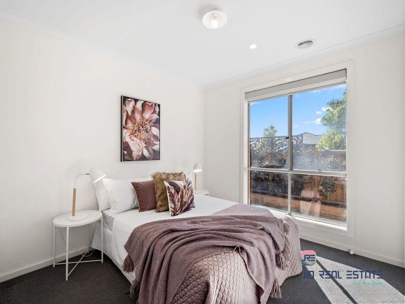 2 Blackscroft Road, Thornhill Park VIC