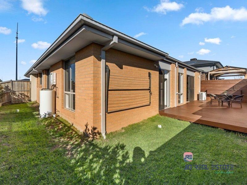 2 Blackscroft Road, Thornhill Park VIC