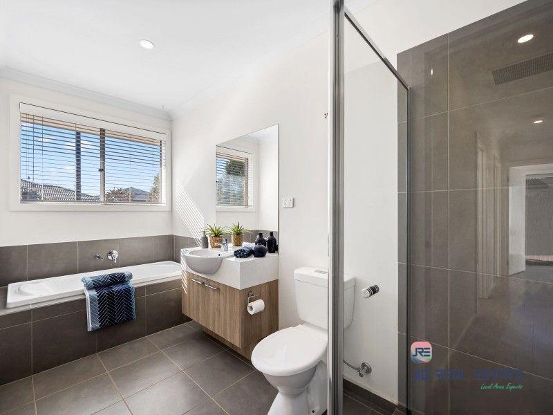 2 Blackscroft Road, Thornhill Park VIC