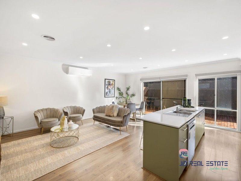 2 Blackscroft Road, Thornhill Park VIC