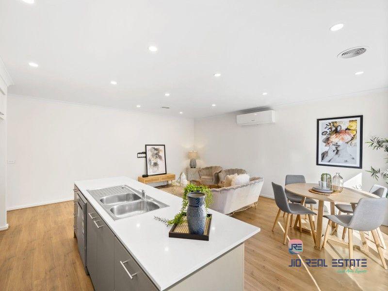 2 Blackscroft Road, Thornhill Park VIC