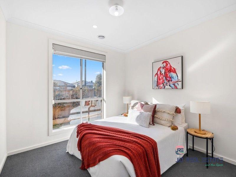 2 Blackscroft Road, Thornhill Park VIC