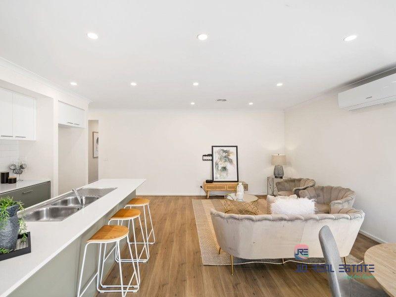 2 Blackscroft Road, Thornhill Park VIC