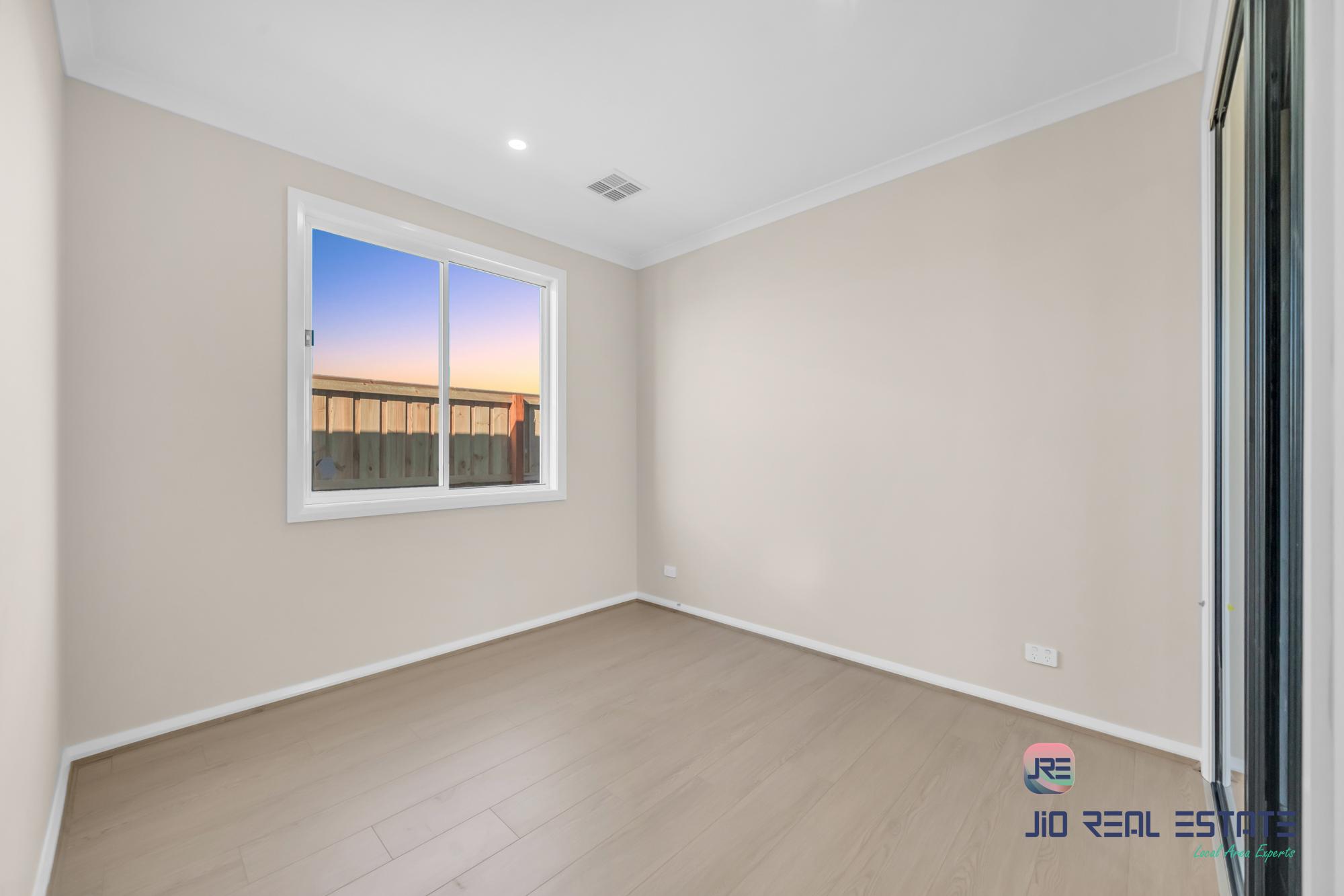 16 Dibiase Grove, Thornhill Park VIC