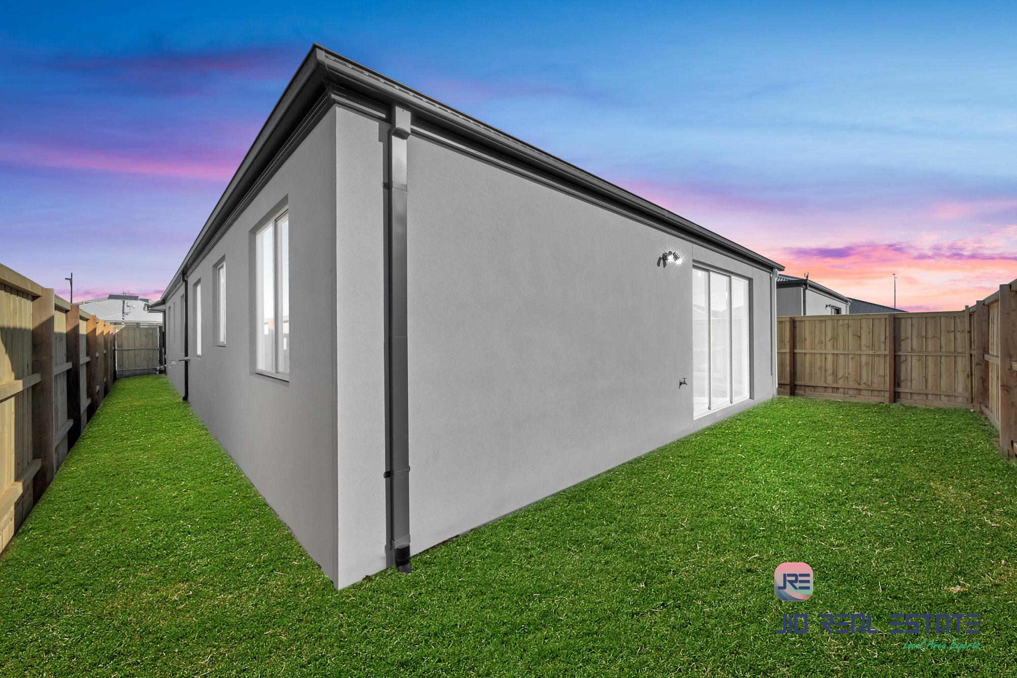 16 Dibiase Grove, Thornhill Park VIC