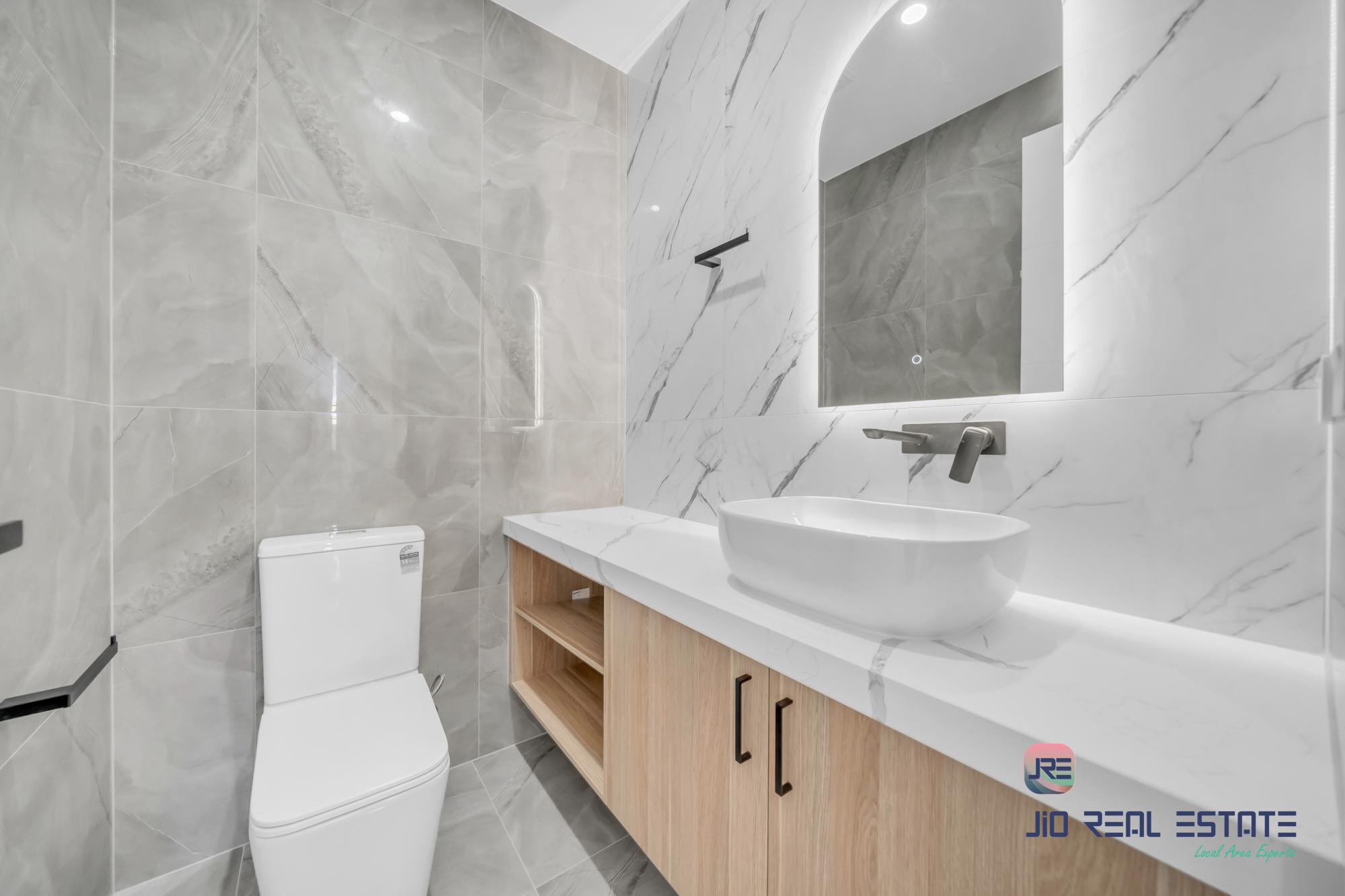 16 Dibiase Grove, Thornhill Park VIC