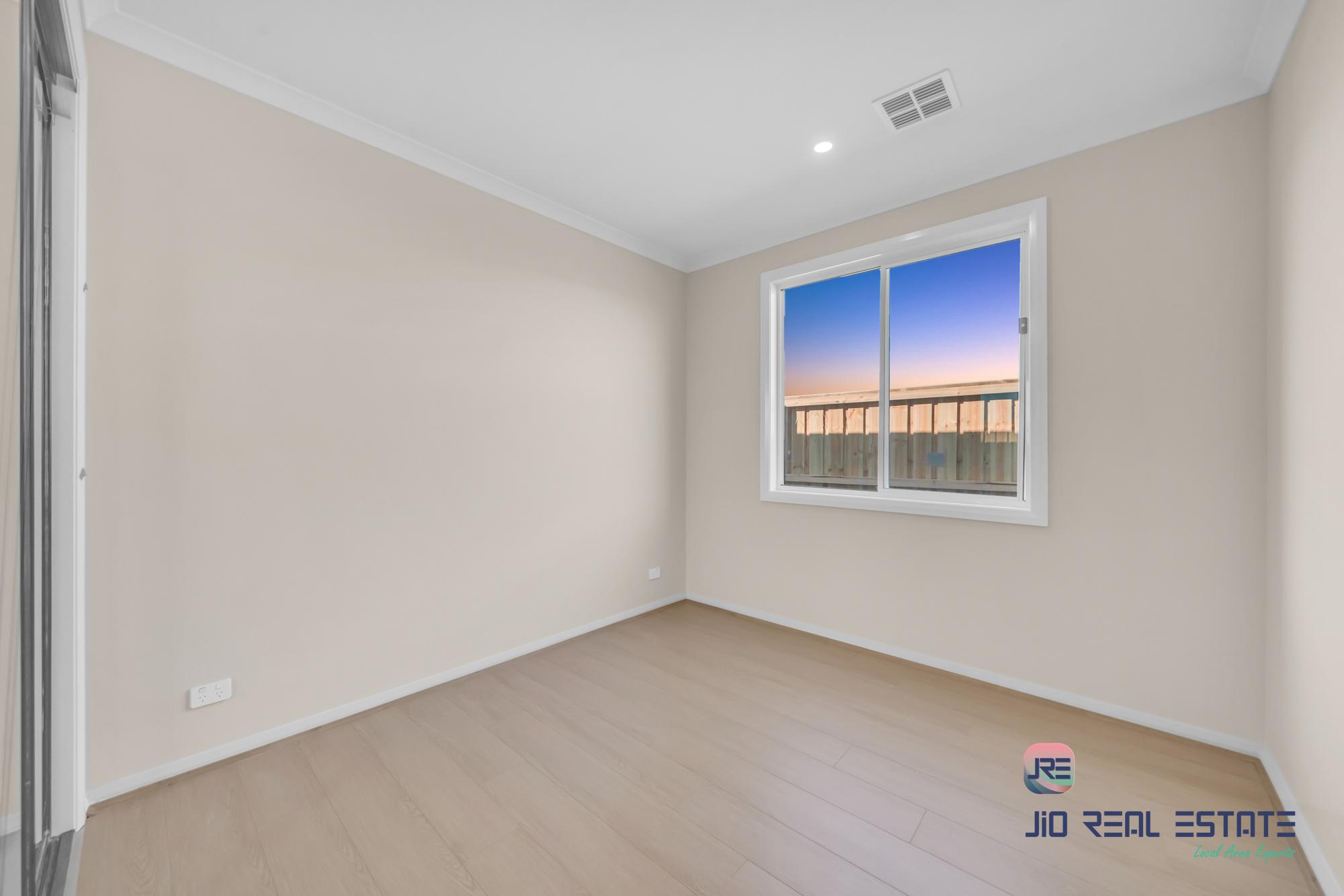 16 Dibiase Grove, Thornhill Park VIC