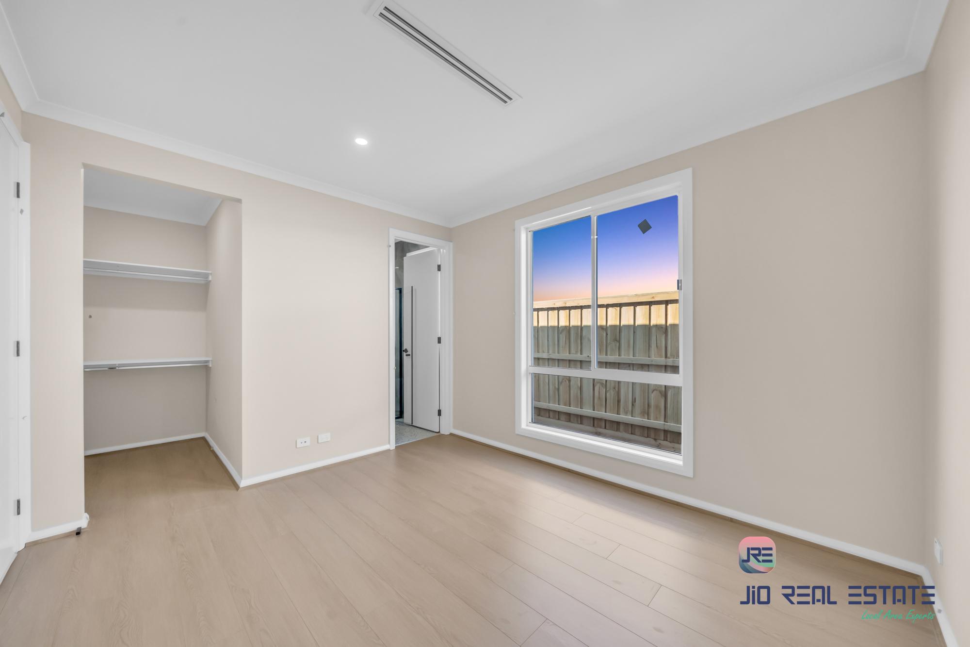 16 Dibiase Grove, Thornhill Park VIC