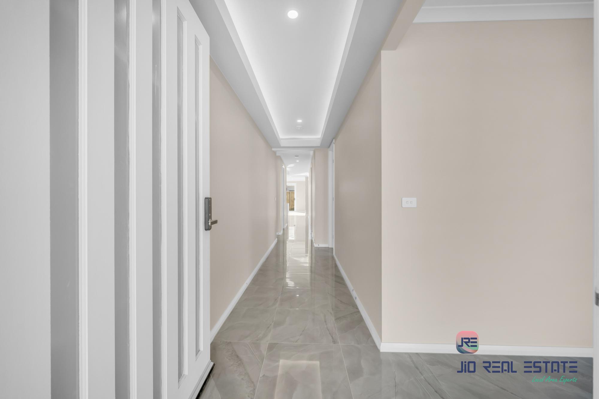 16 Dibiase Grove, Thornhill Park VIC