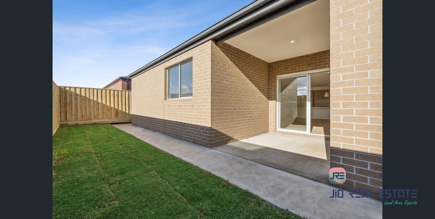 27 Thyme Crescent, Fraser Rise VIC