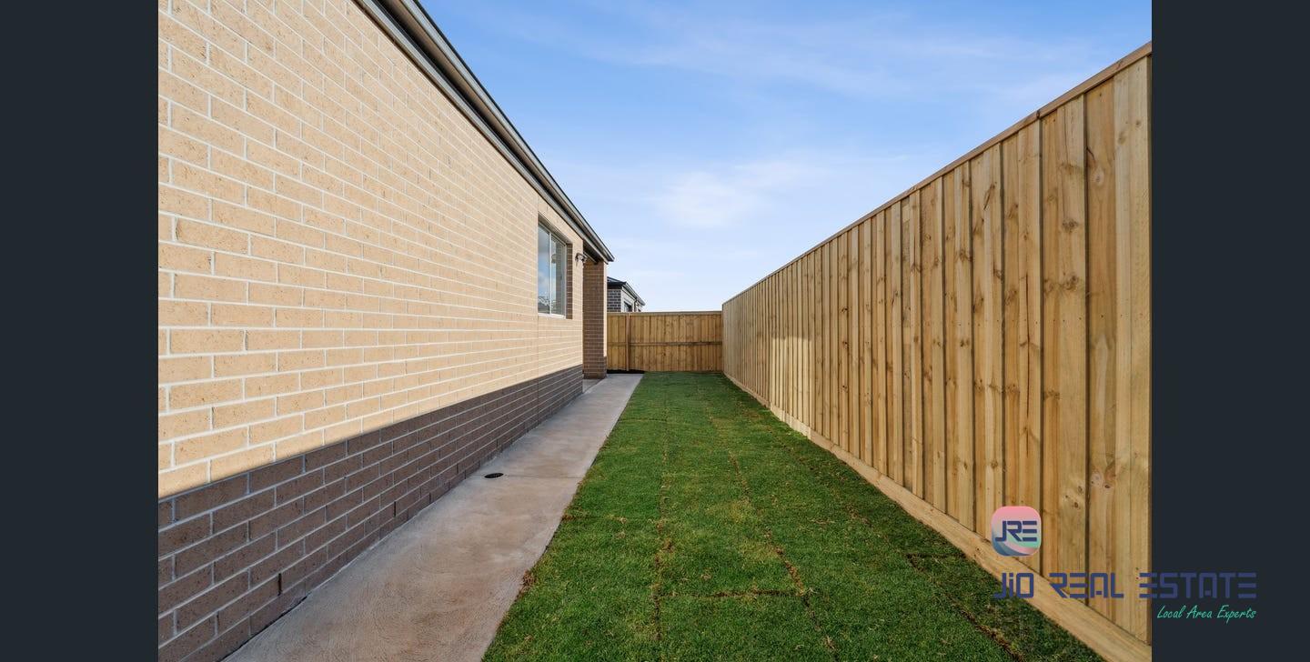 27 Thyme Crescent, Fraser Rise VIC