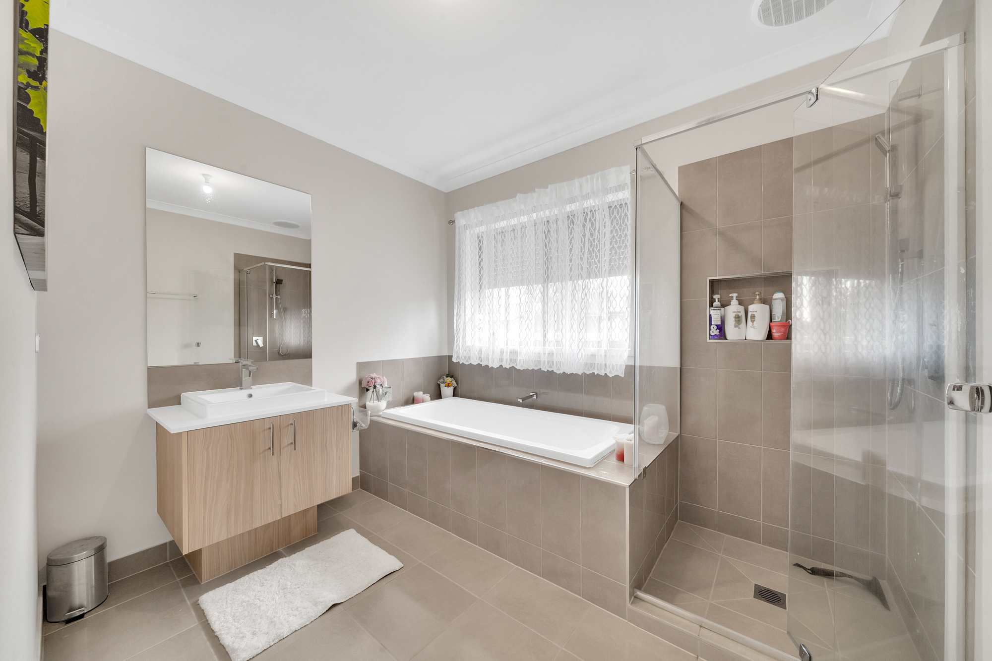 19 Sadie Avenue, Thornhill Park VIC