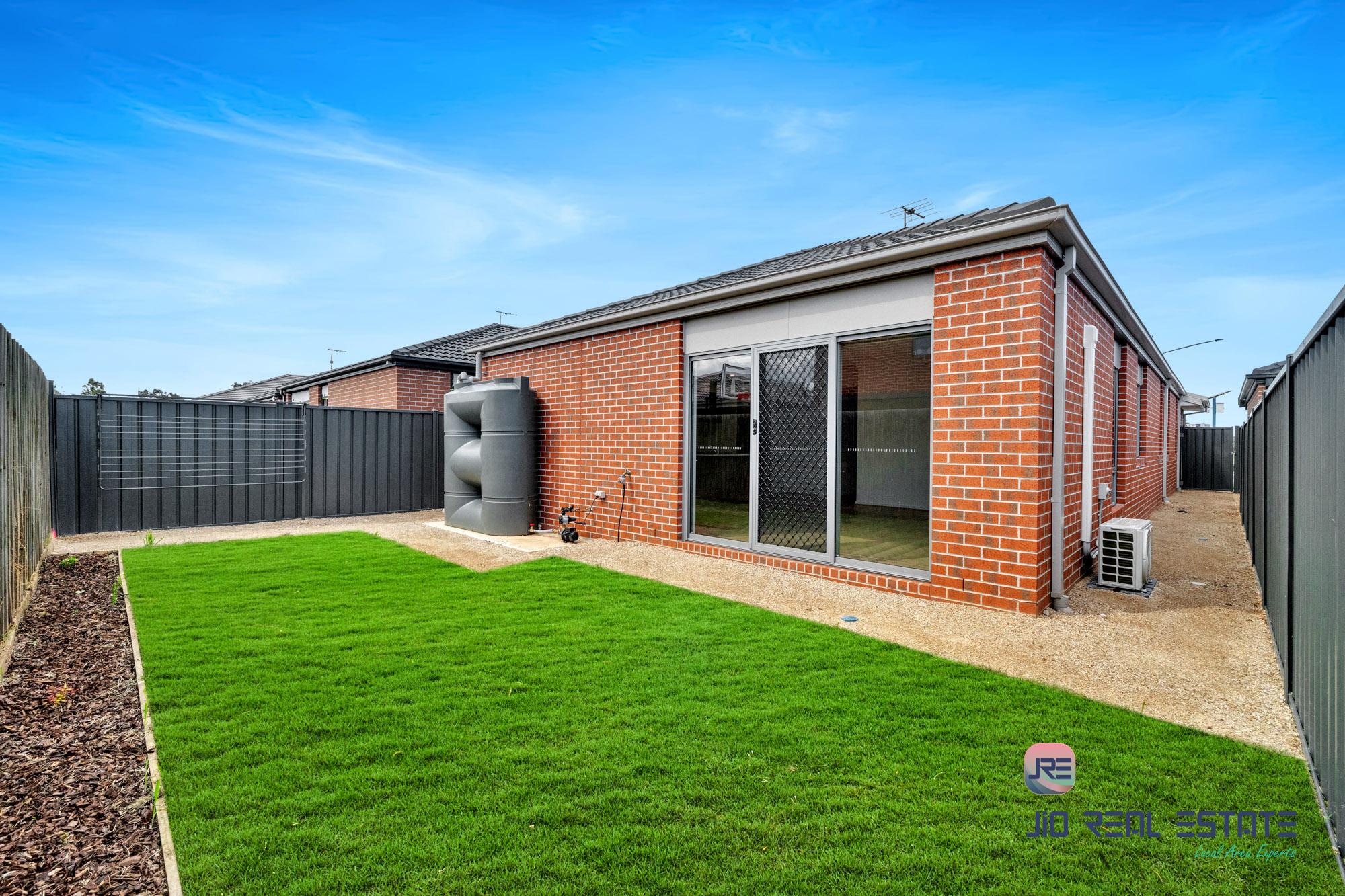 16 Pintail Drive, Melton South VIC