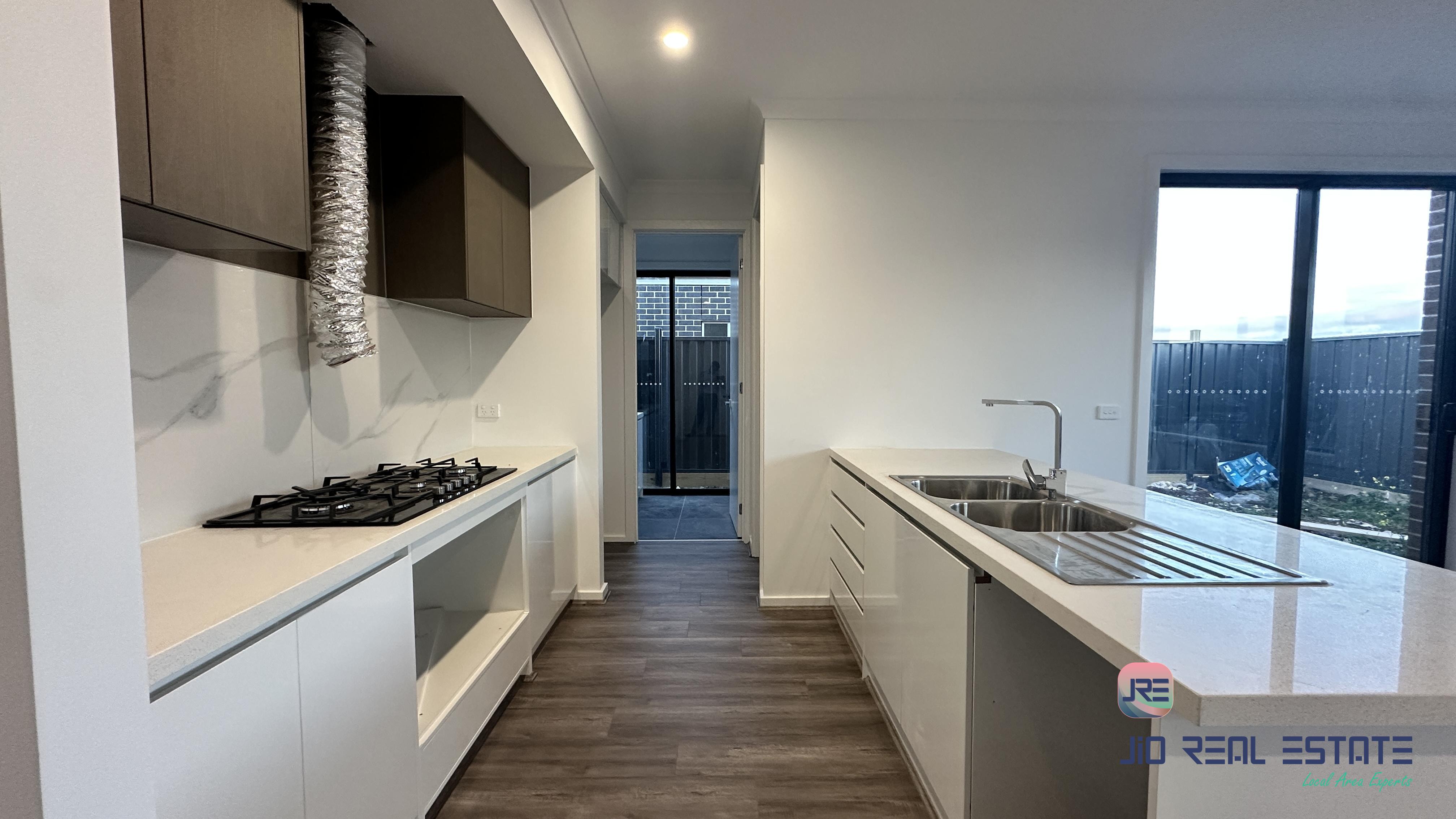 27 Gramercy Place, Strathtulloh VIC