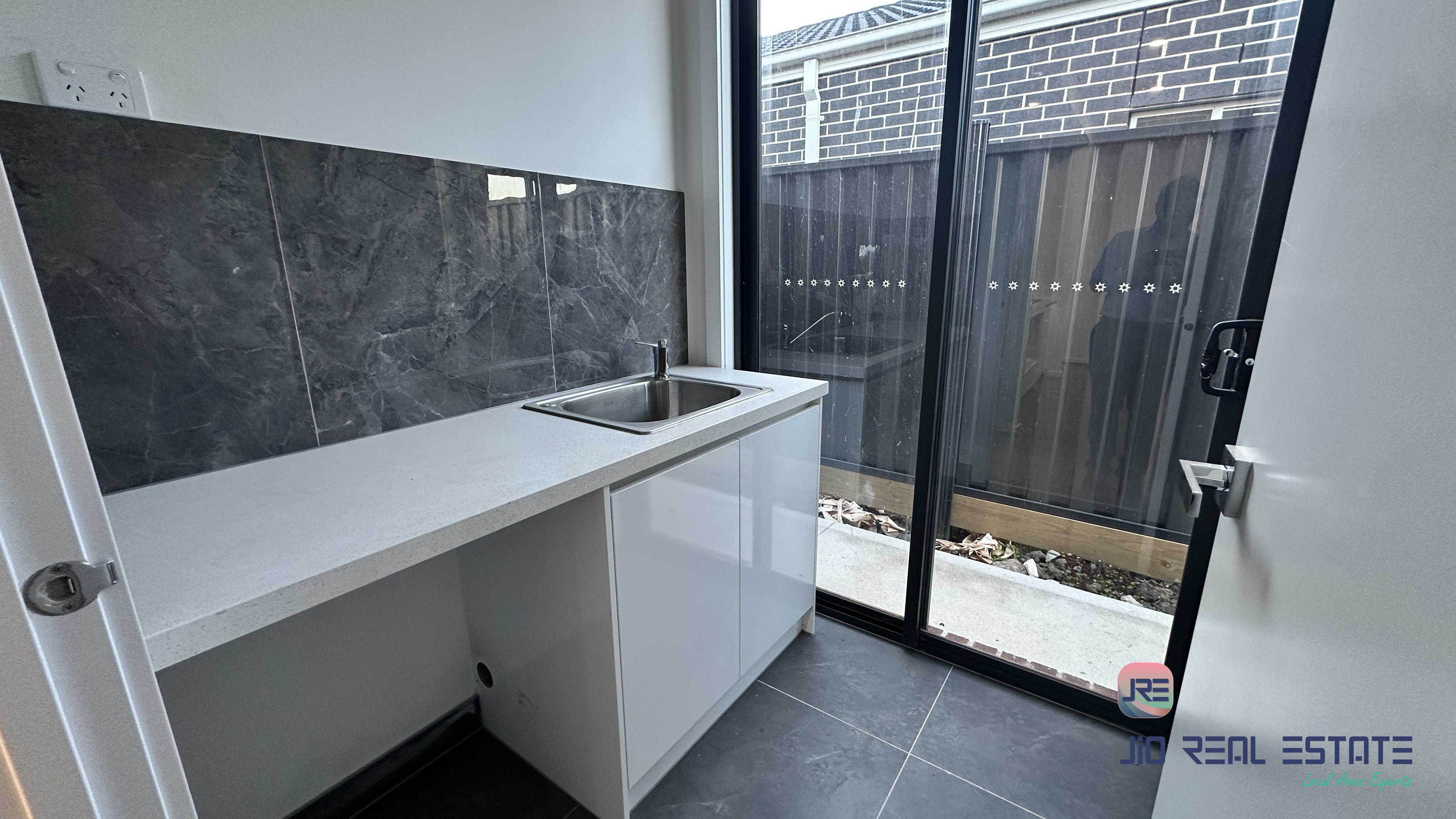 27 Gramercy Place, Strathtulloh VIC