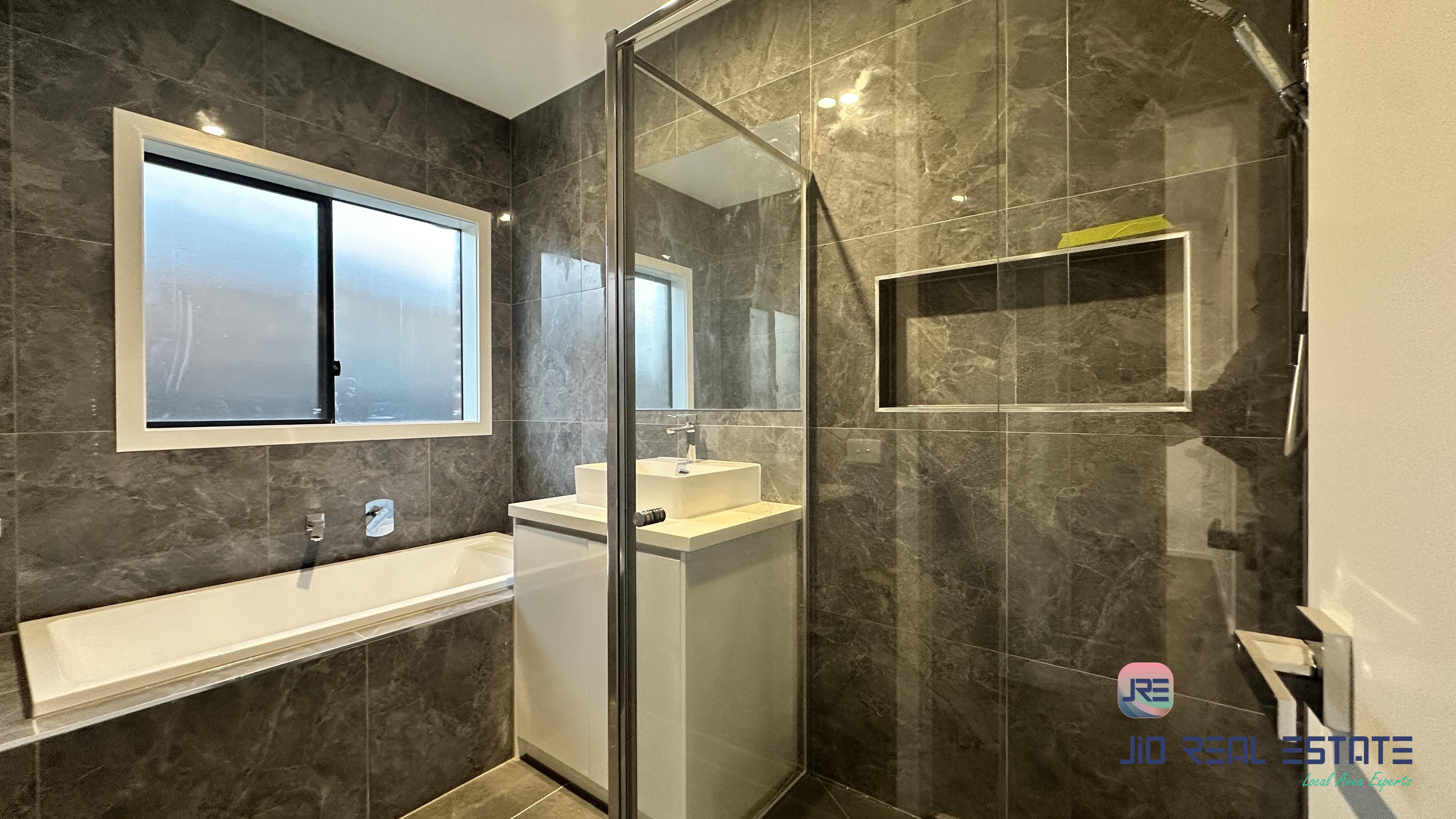 27 Gramercy Place, Strathtulloh VIC