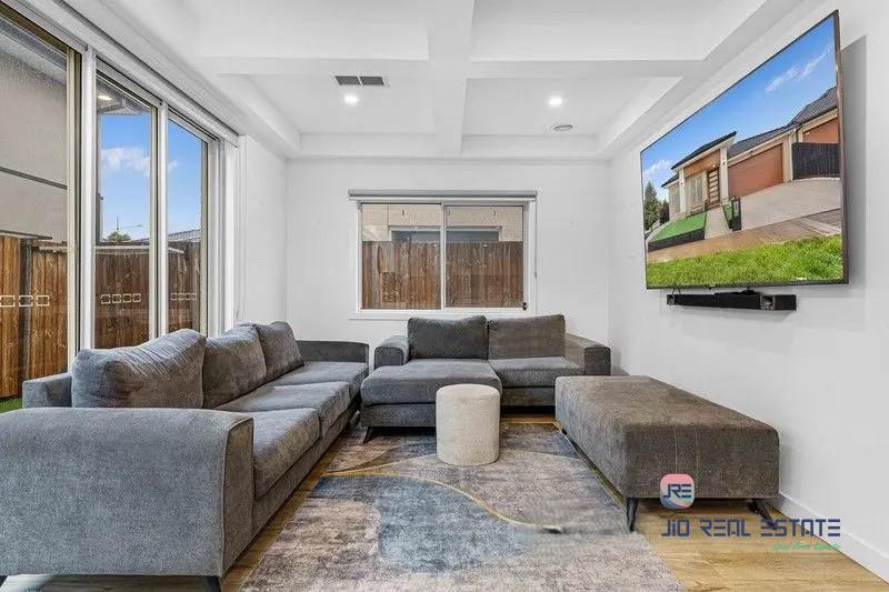 17 Morningside Drive, Thornhill Park VIC