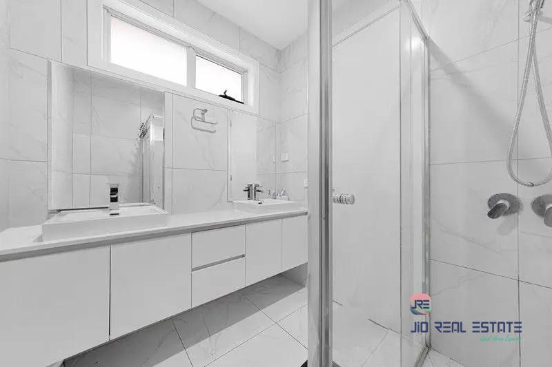 17 Morningside Drive, Thornhill Park VIC