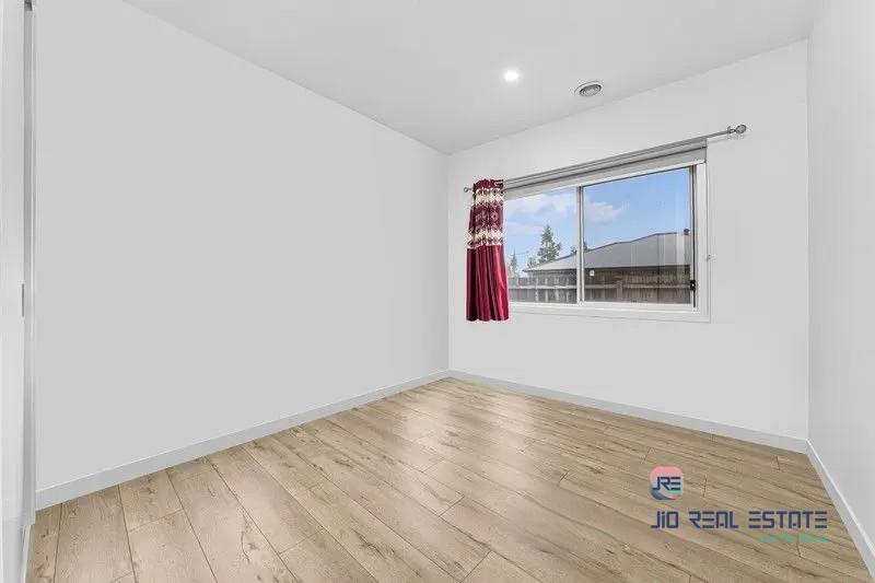 17 Morningside Drive, Thornhill Park VIC