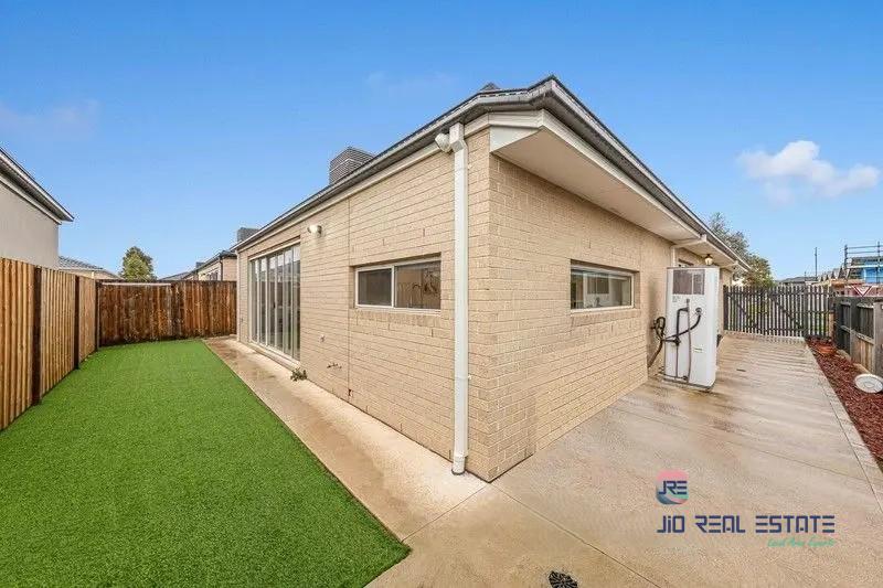 17 Morningside Drive, Thornhill Park VIC