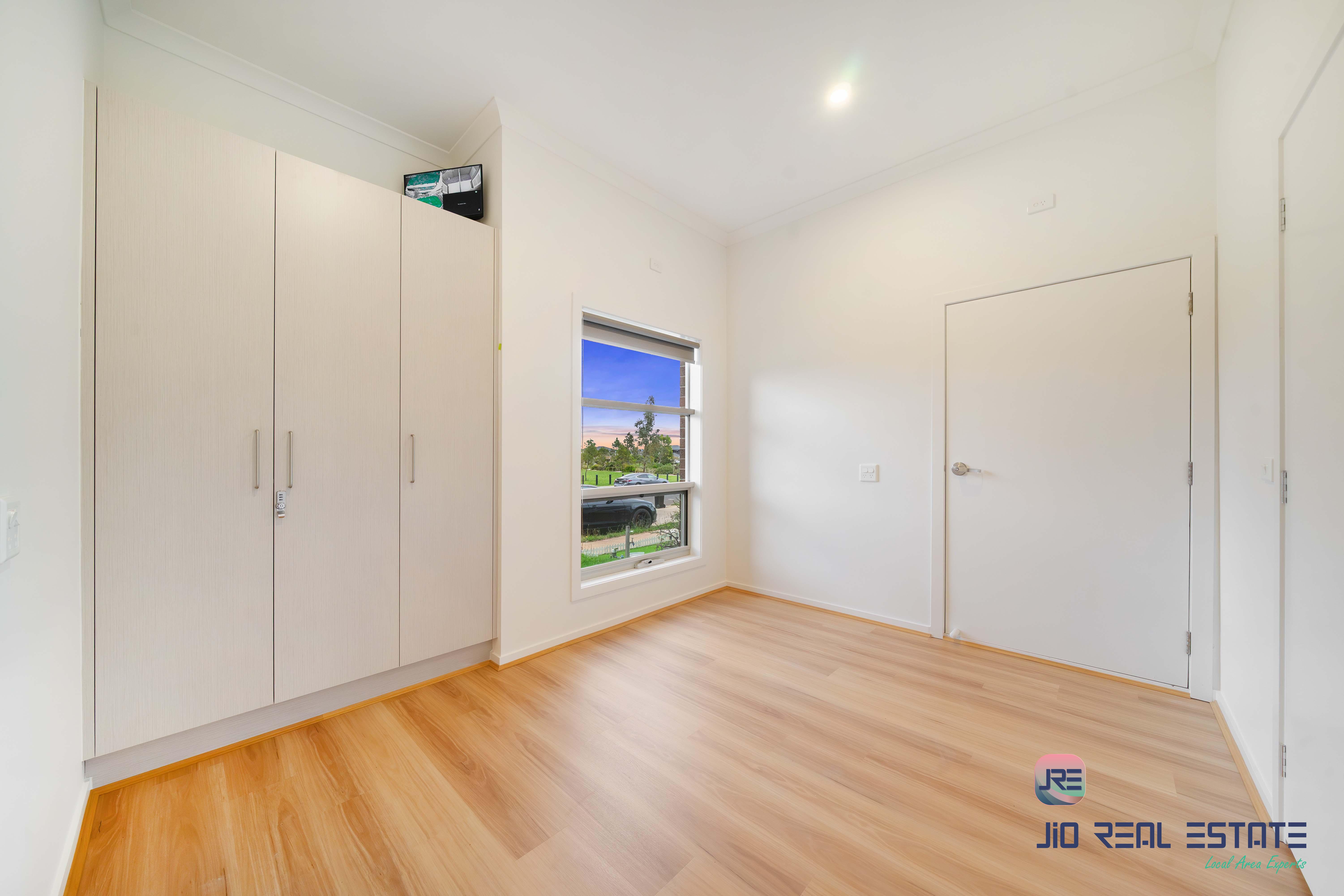 33 Morningside Drive, Thornhill Park VIC