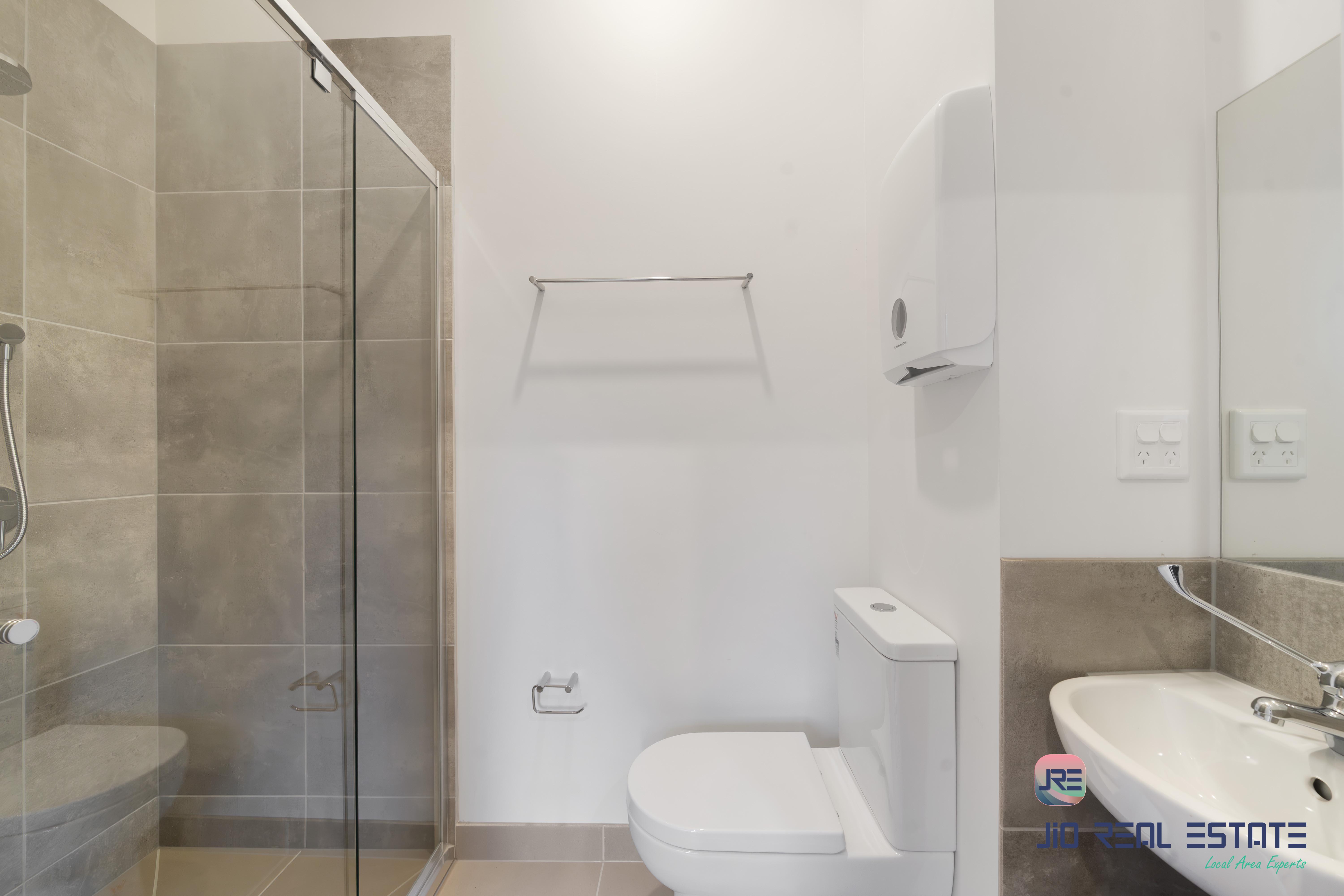 33 Morningside Drive, Thornhill Park VIC