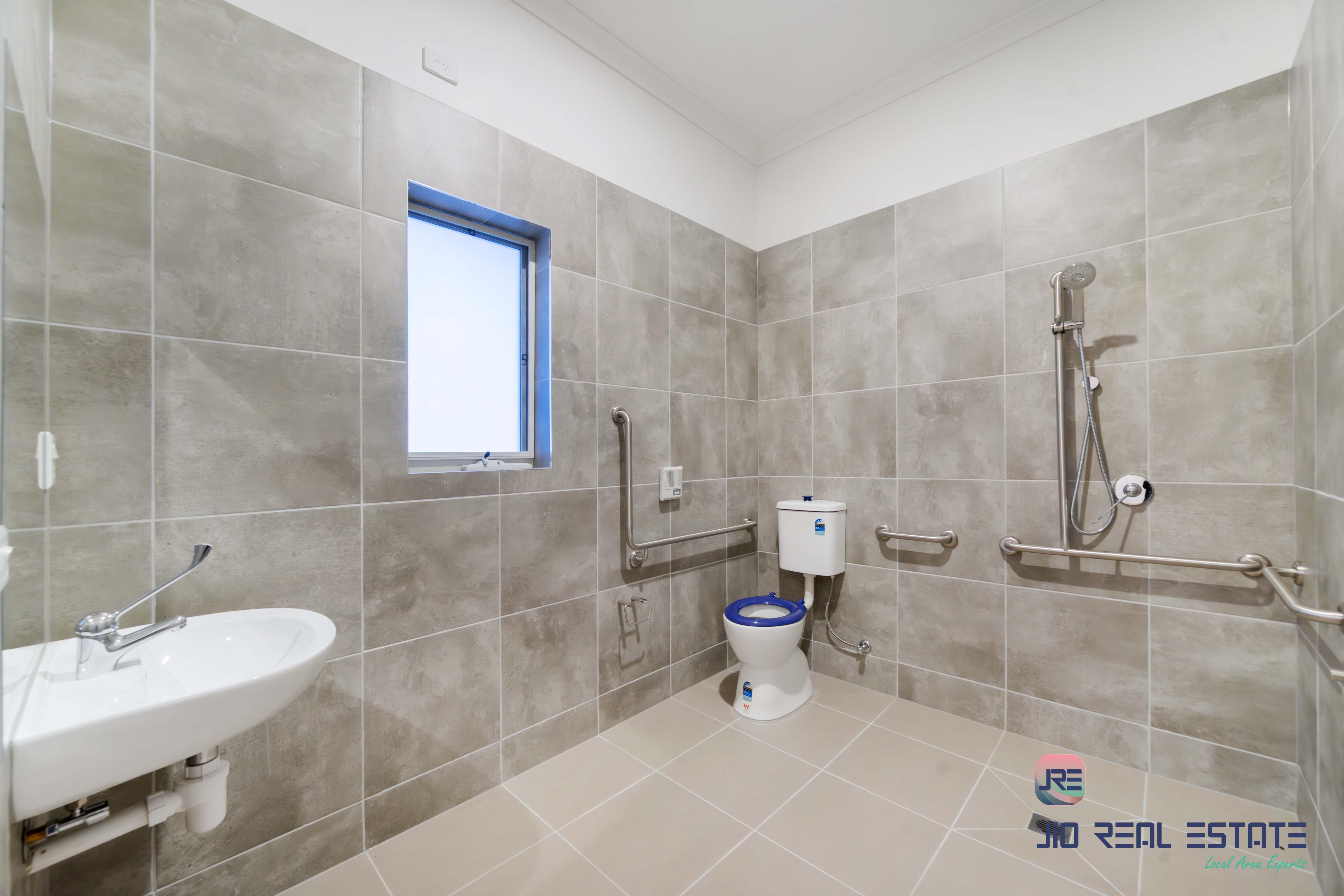 33 Morningside Drive, Thornhill Park VIC