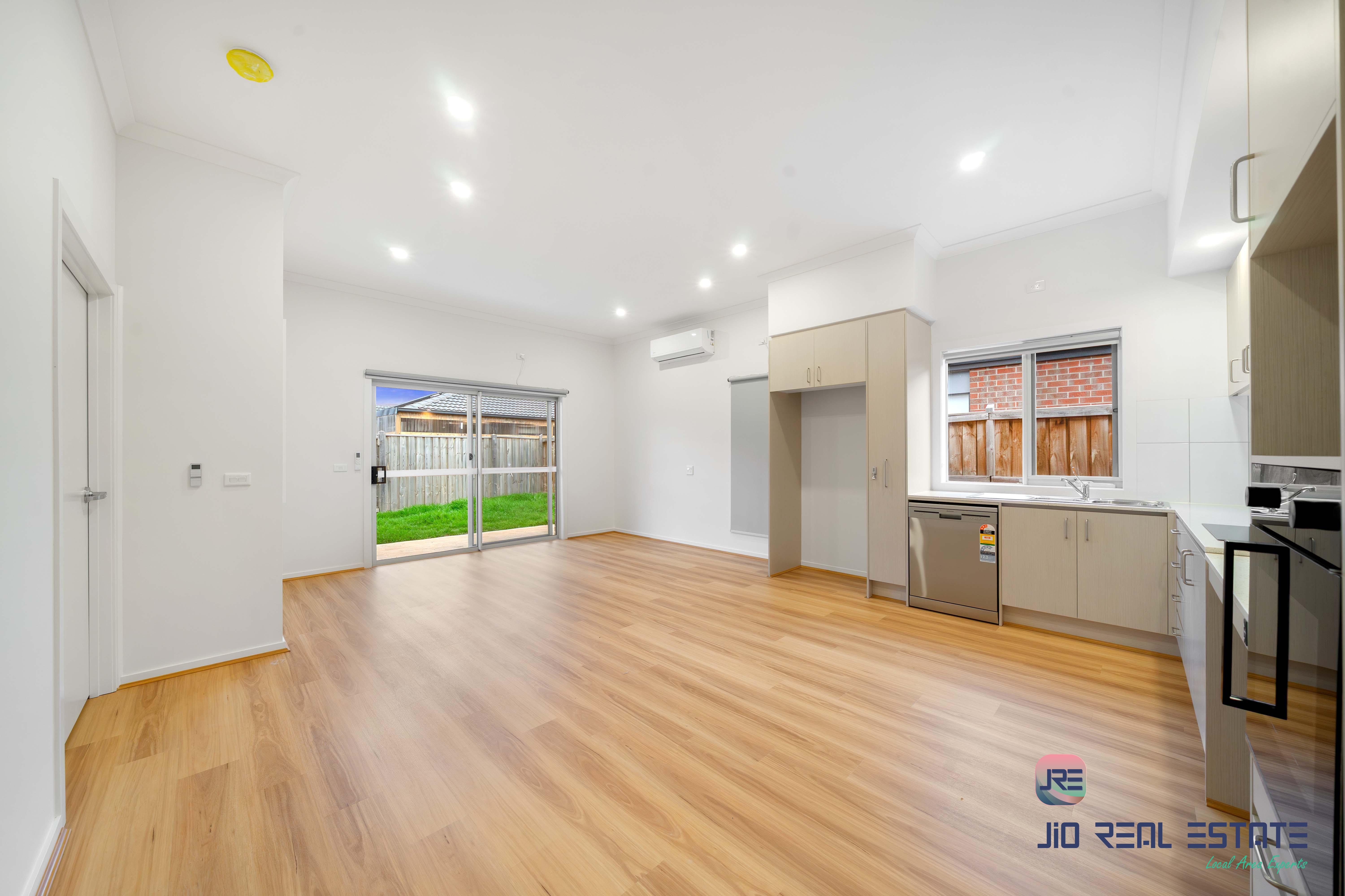 33 Morningside Drive, Thornhill Park VIC