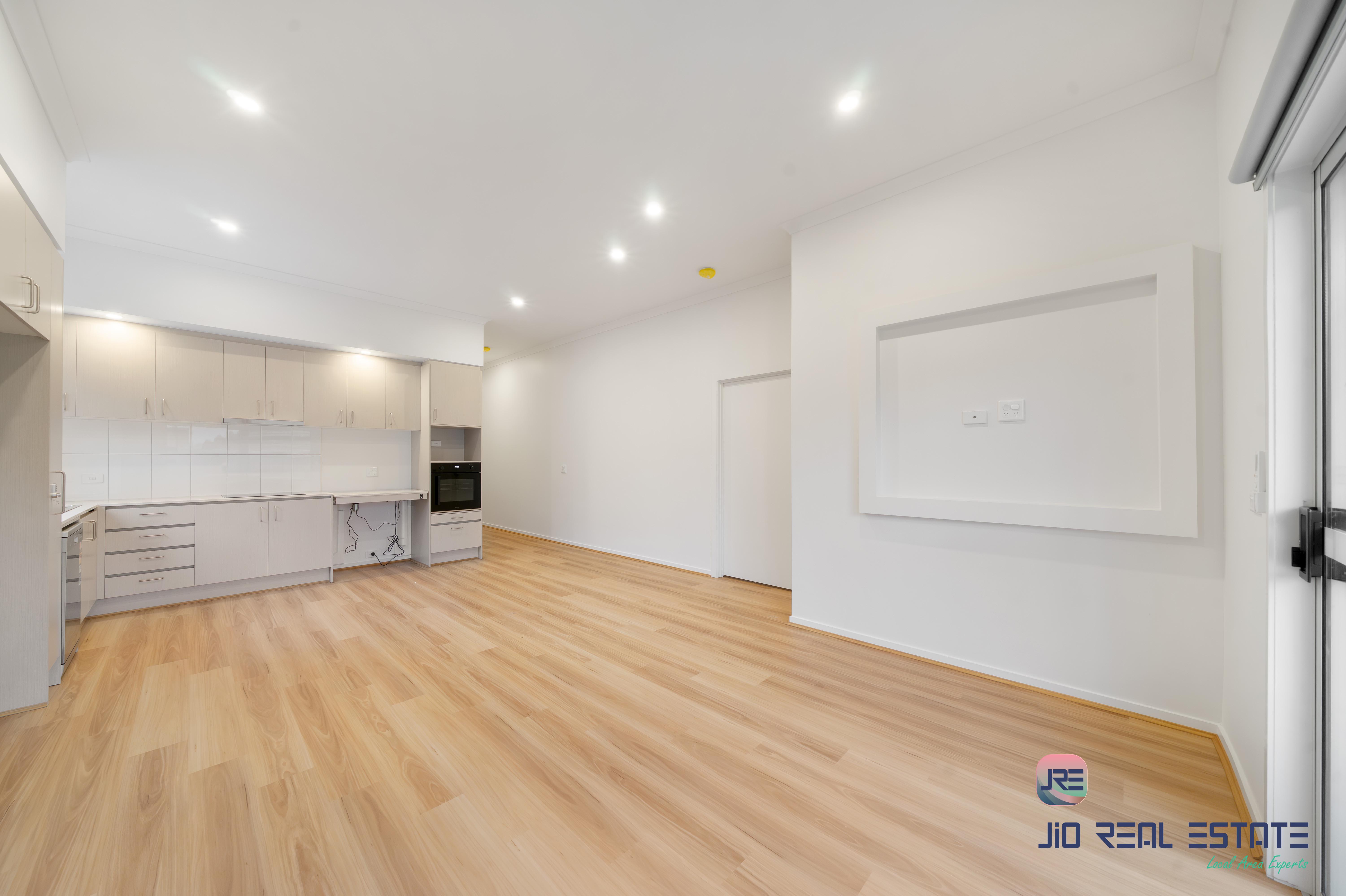 33 Morningside Drive, Thornhill Park VIC