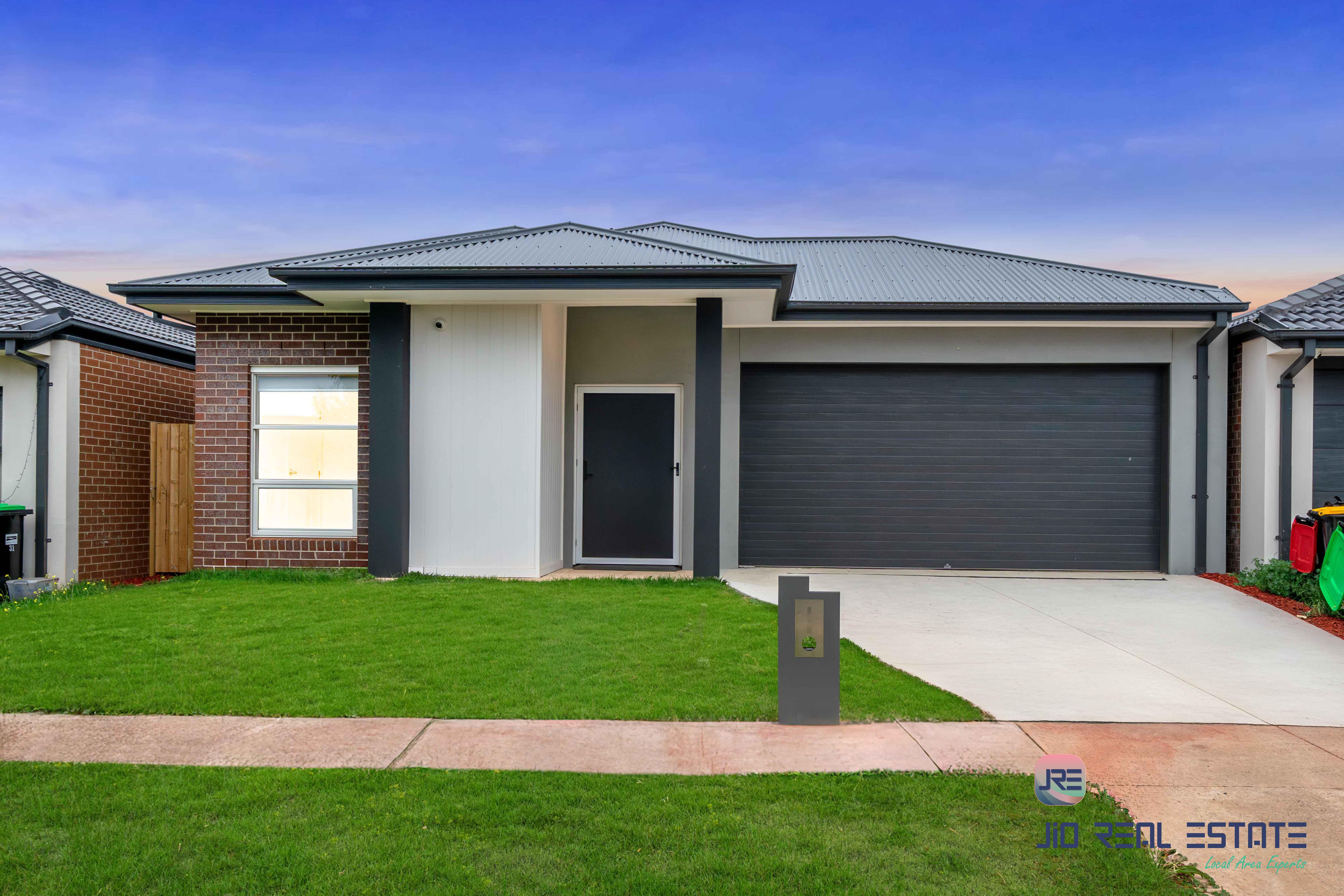 33 Morningside Drive, Thornhill Park VIC