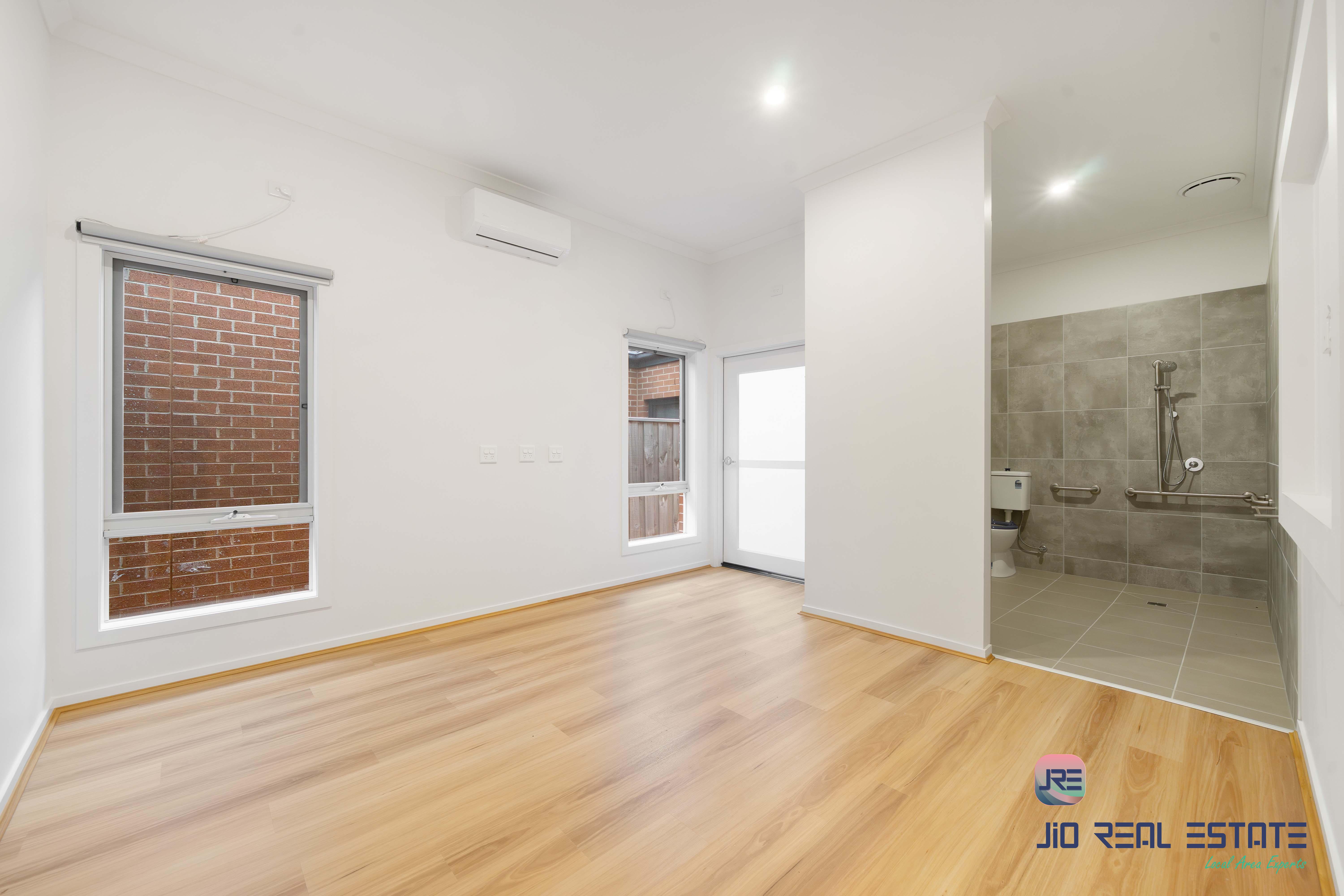 33 Morningside Drive, Thornhill Park VIC