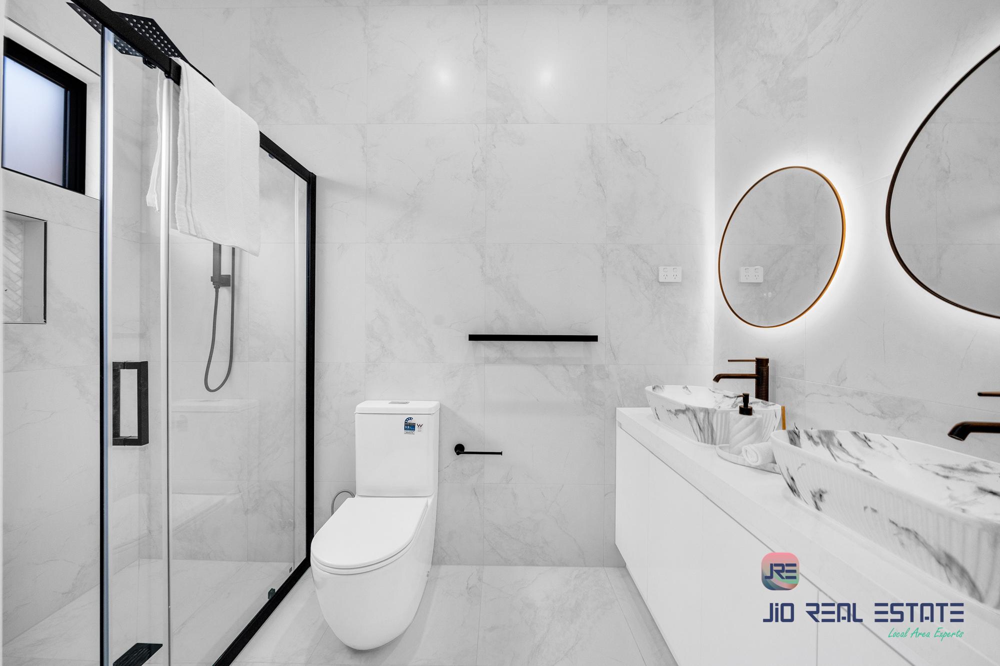 8 Linburn Street, Thornhill Park VIC