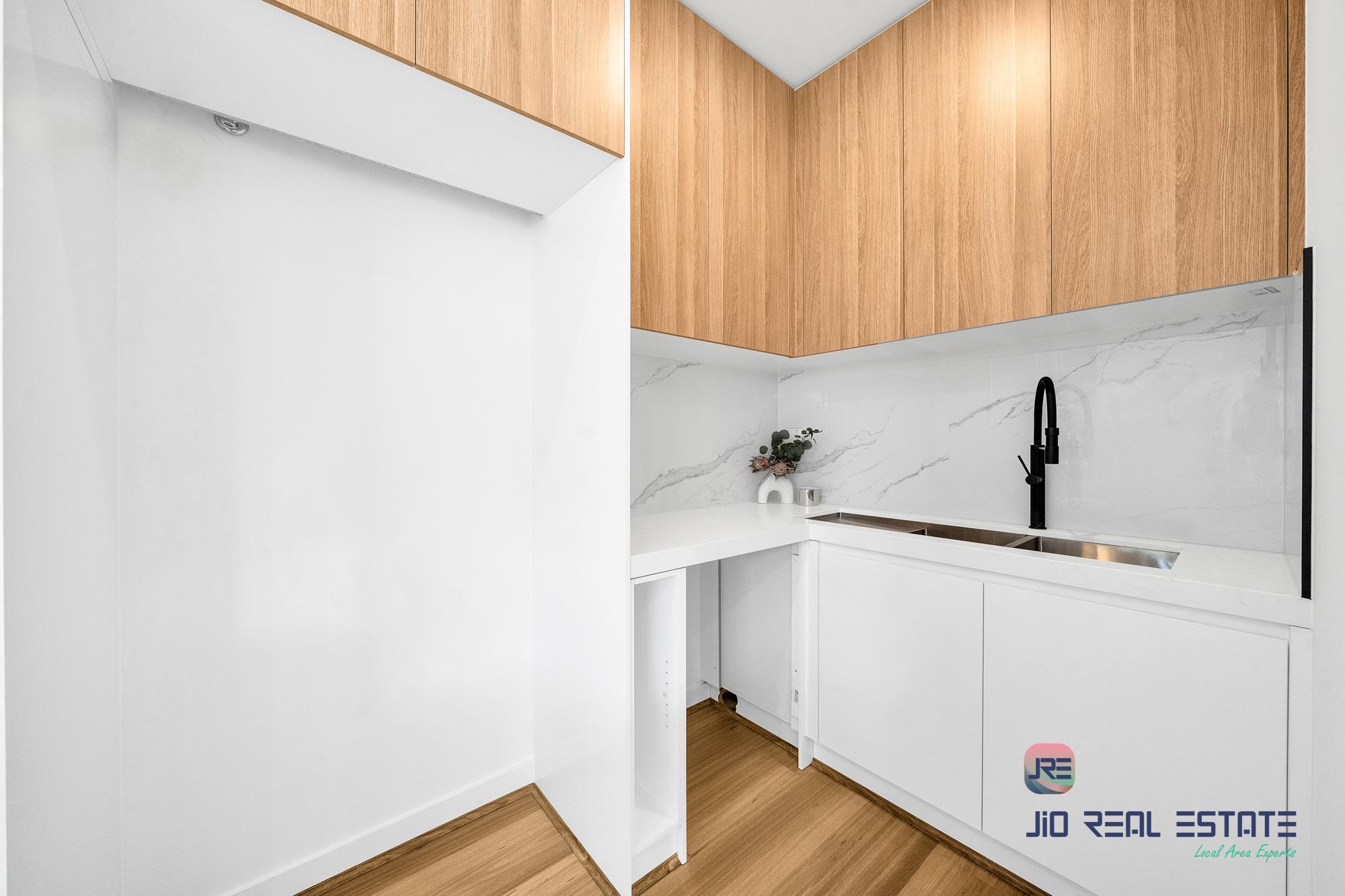 8 Linburn Street, Thornhill Park VIC