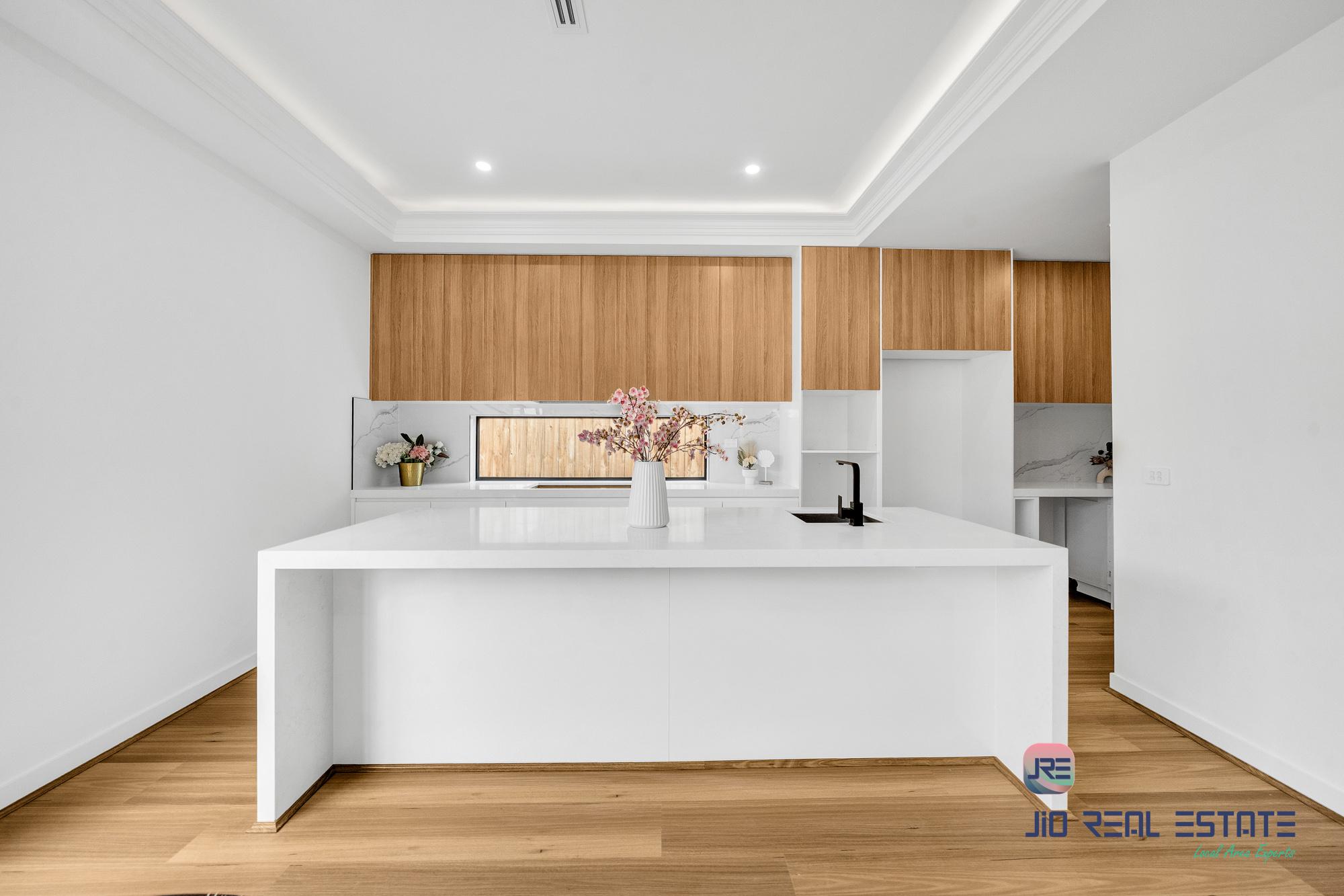 8 Linburn Street, Thornhill Park VIC