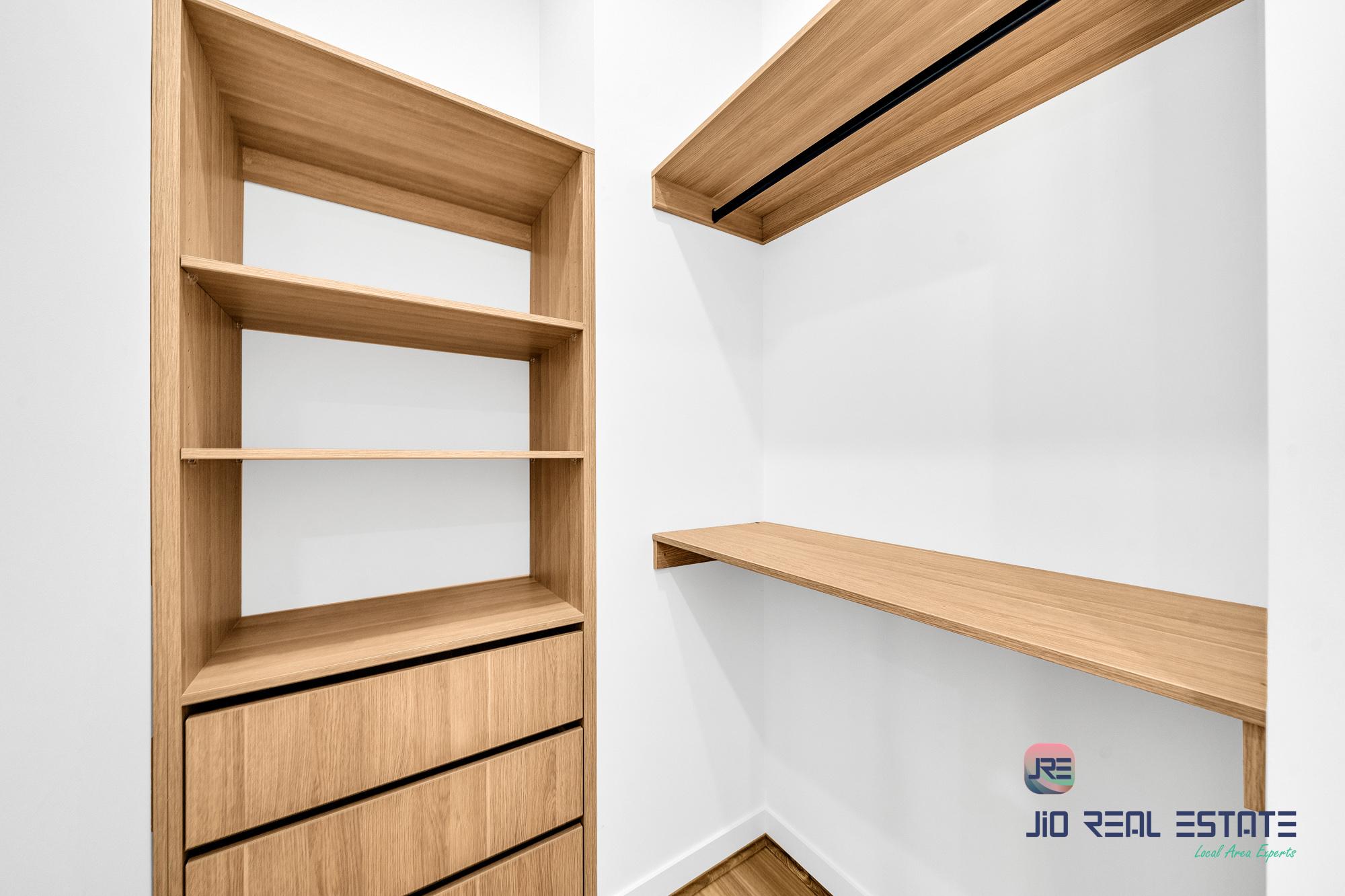 8 Linburn Street, Thornhill Park VIC