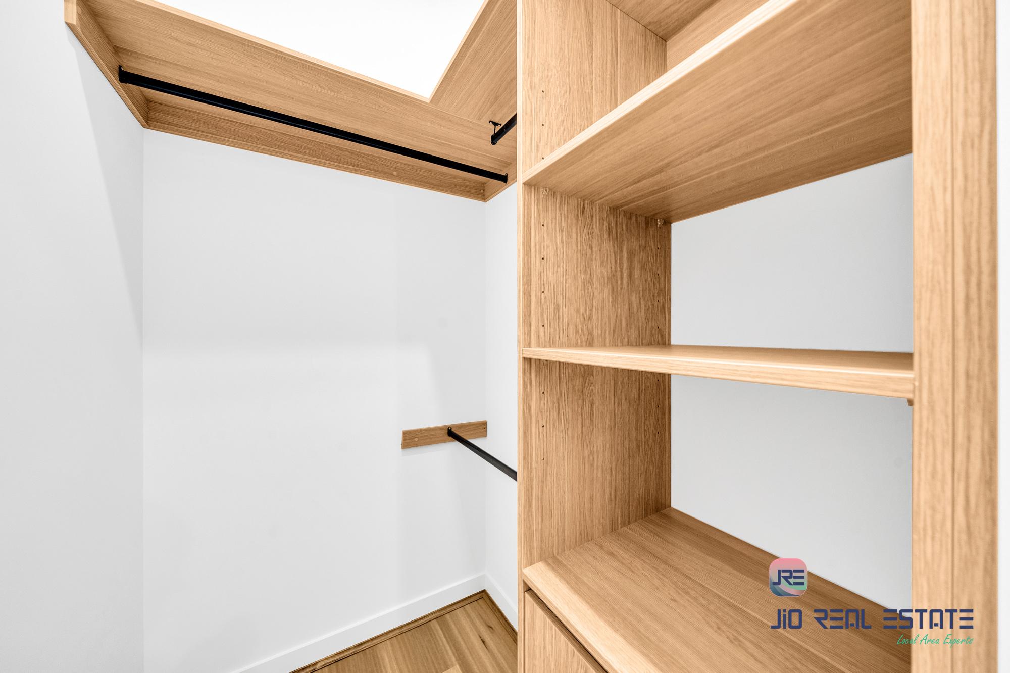 8 Linburn Street, Thornhill Park VIC