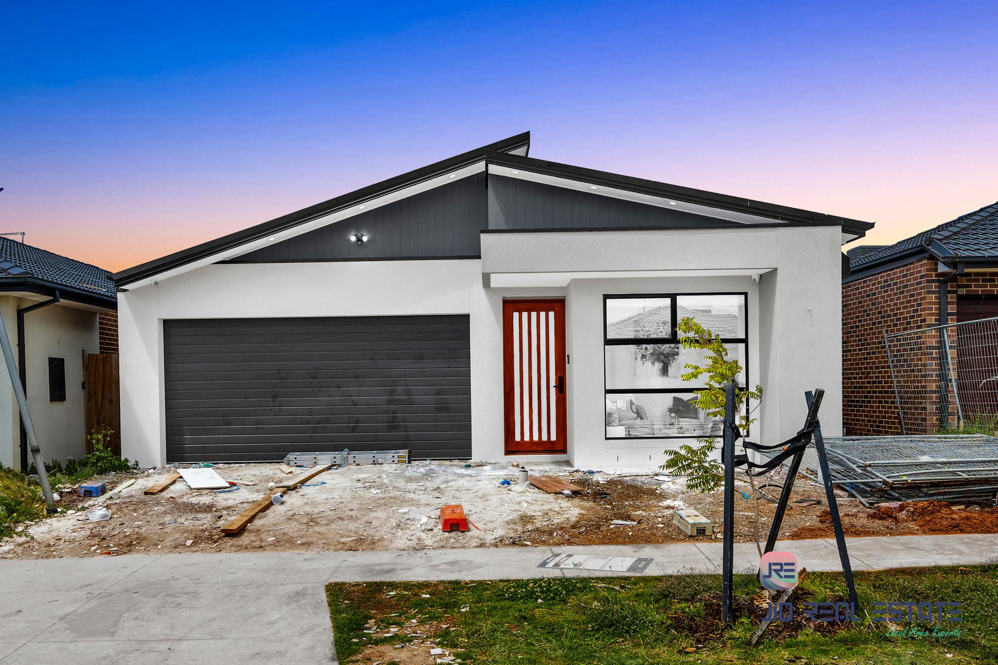 8 Linburn Street, Thornhill Park VIC