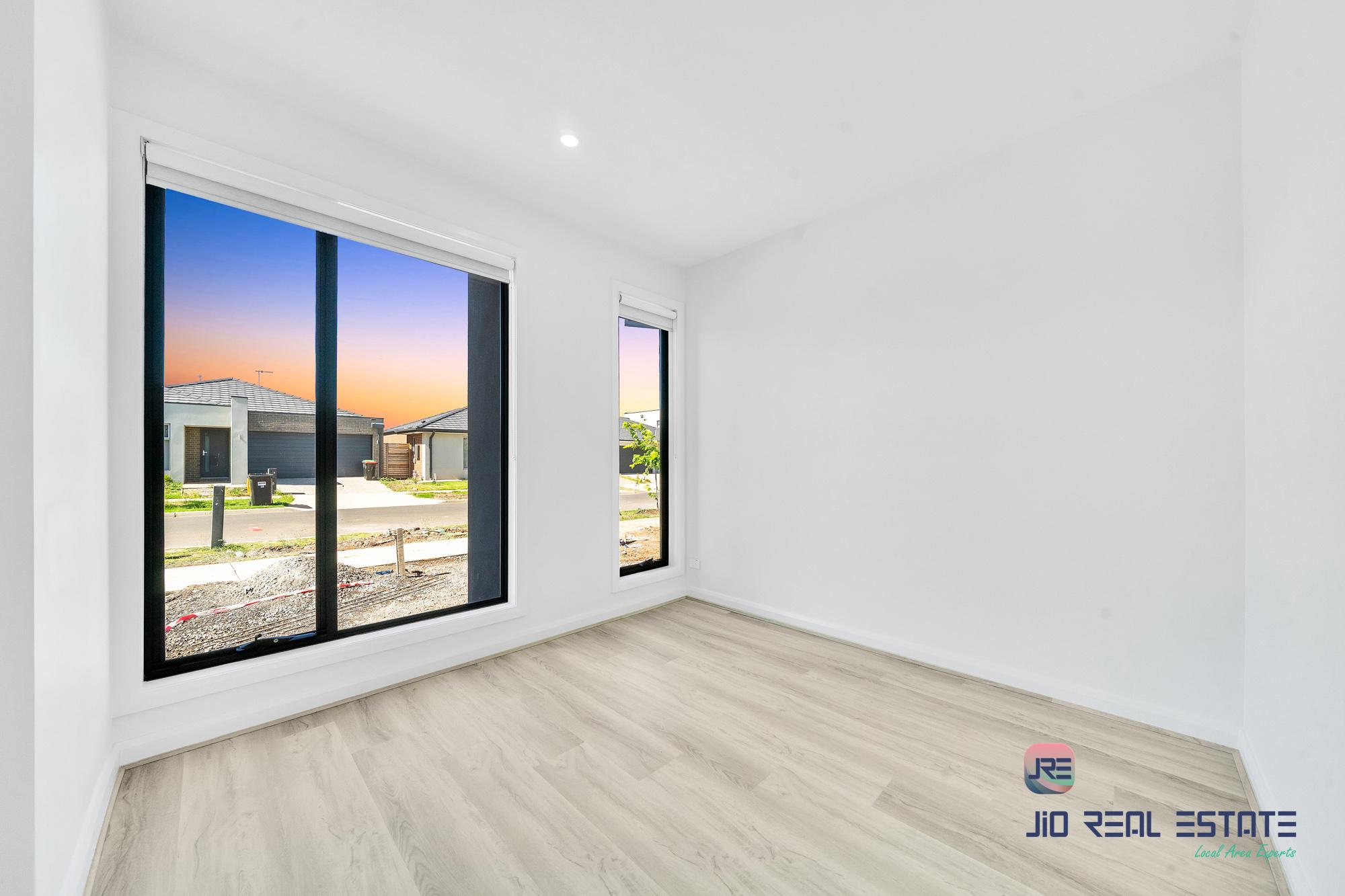 17 Peatland Road, Fraser Rise VIC