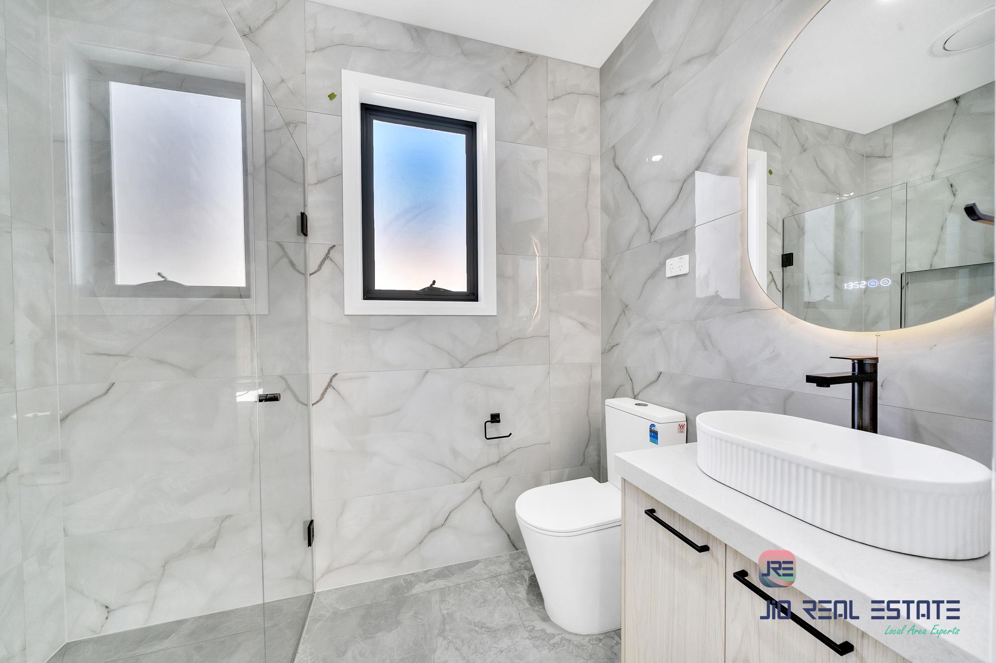 17 Peatland Road, Fraser Rise VIC