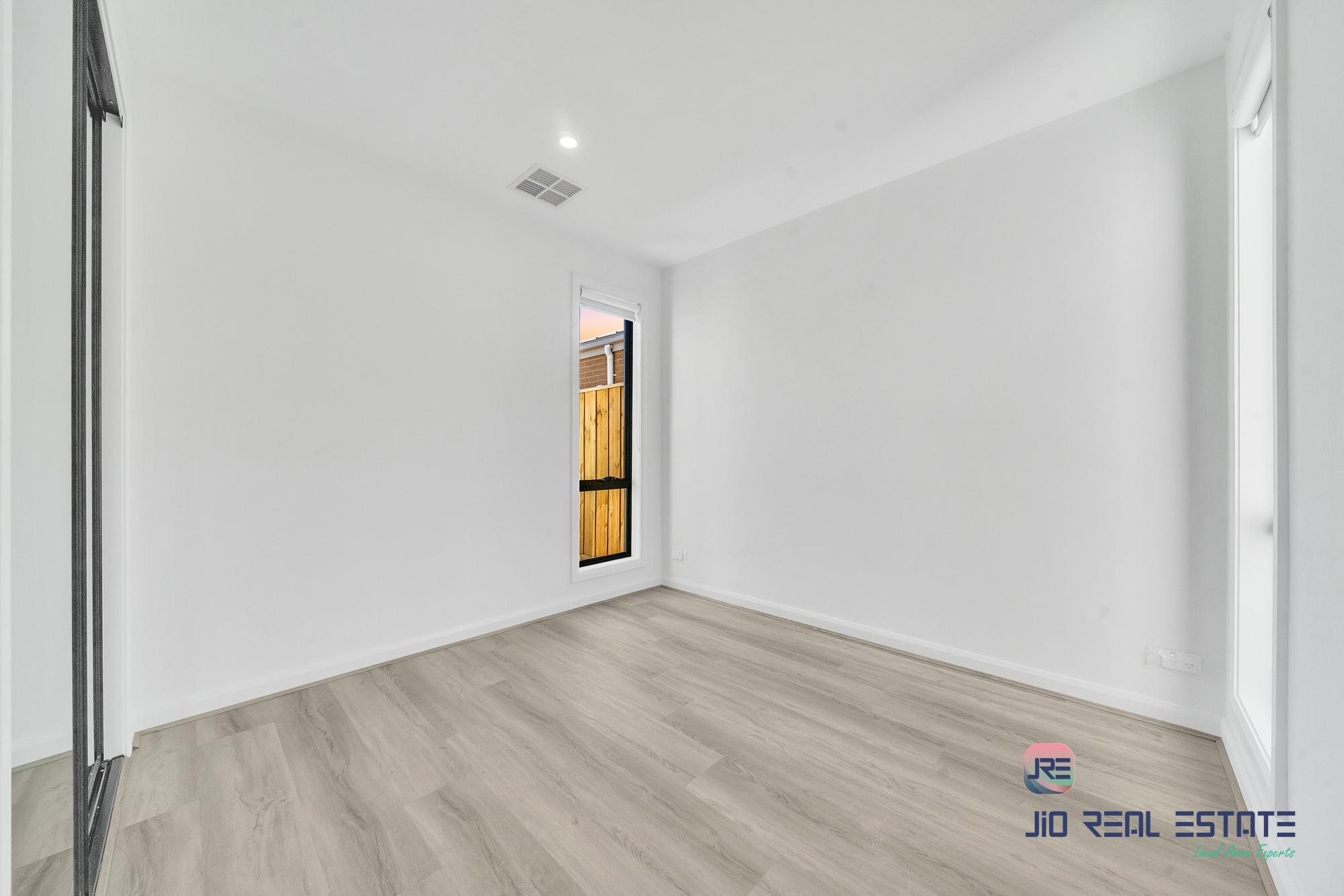 17 Peatland Road, Fraser Rise VIC